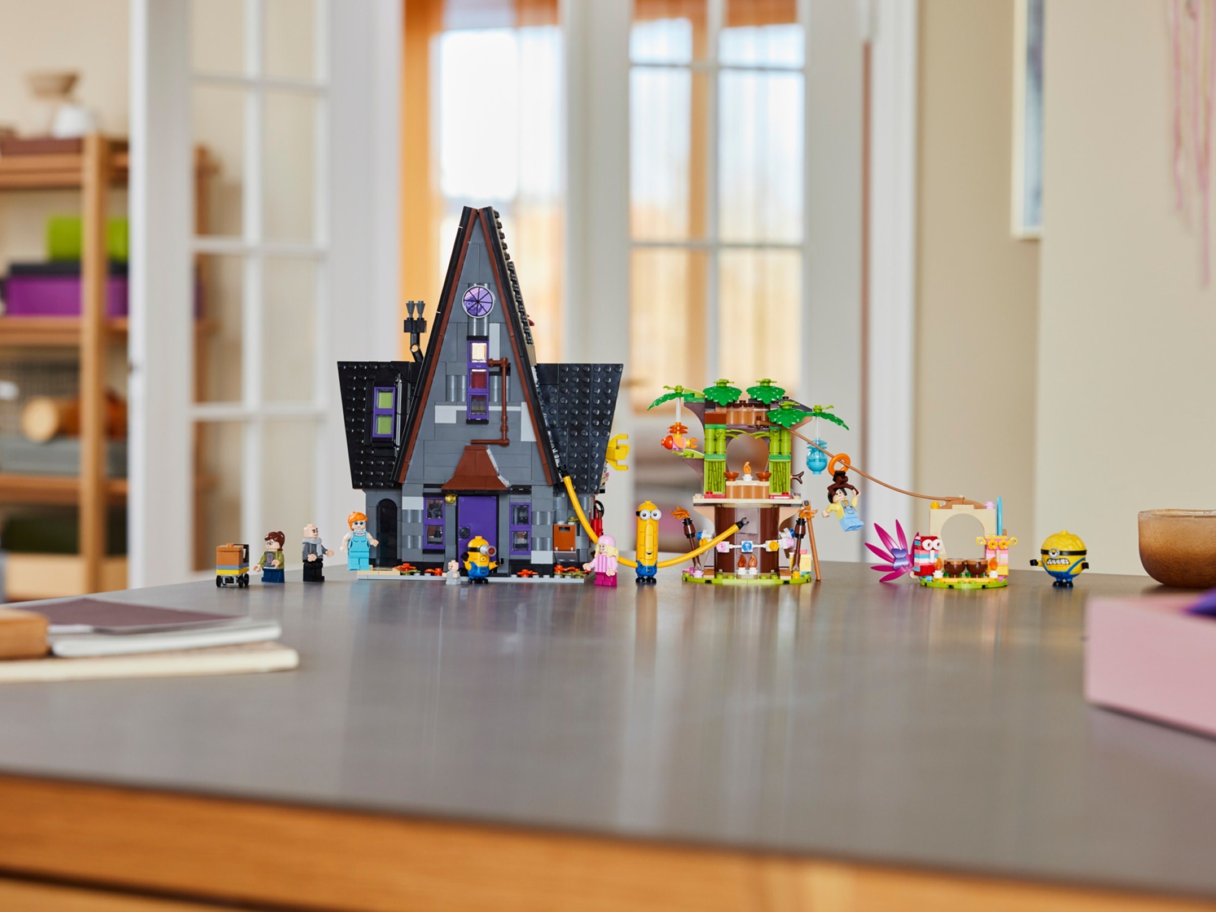 Конструктор LEGO Minions 75583 868 дет. - фото 9