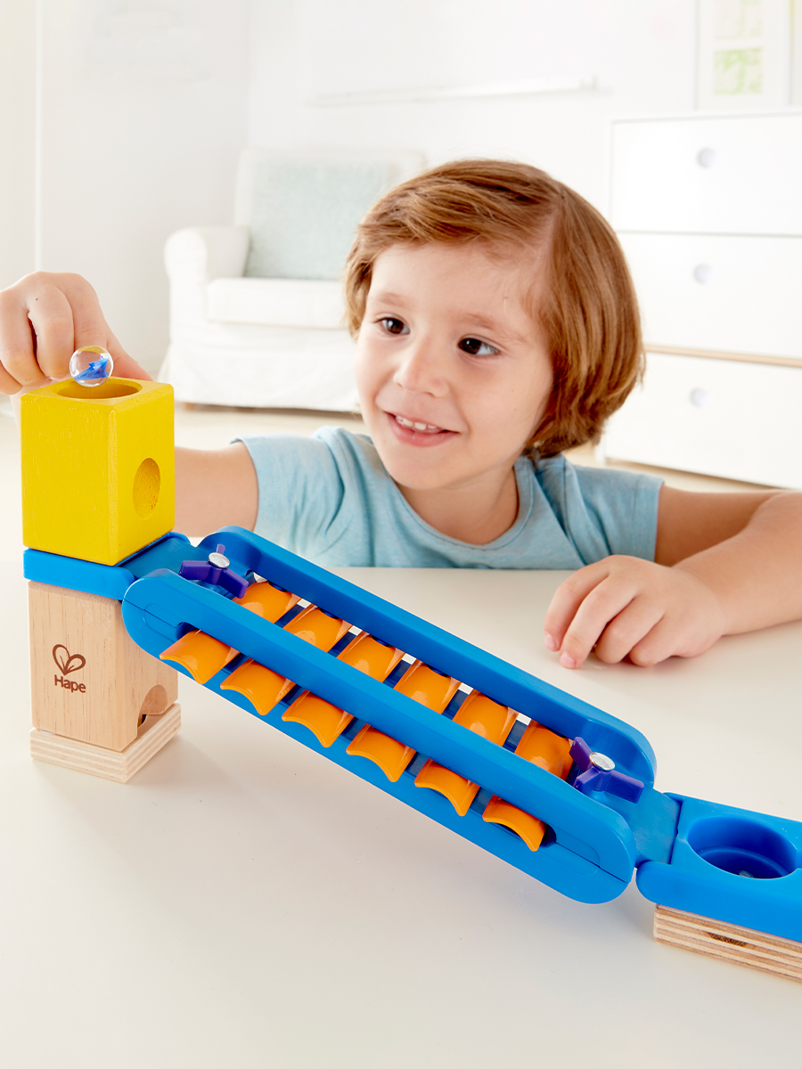 Конструктор Hape Гонки Звуковая площадка деревянный 13 дет. - фото 1