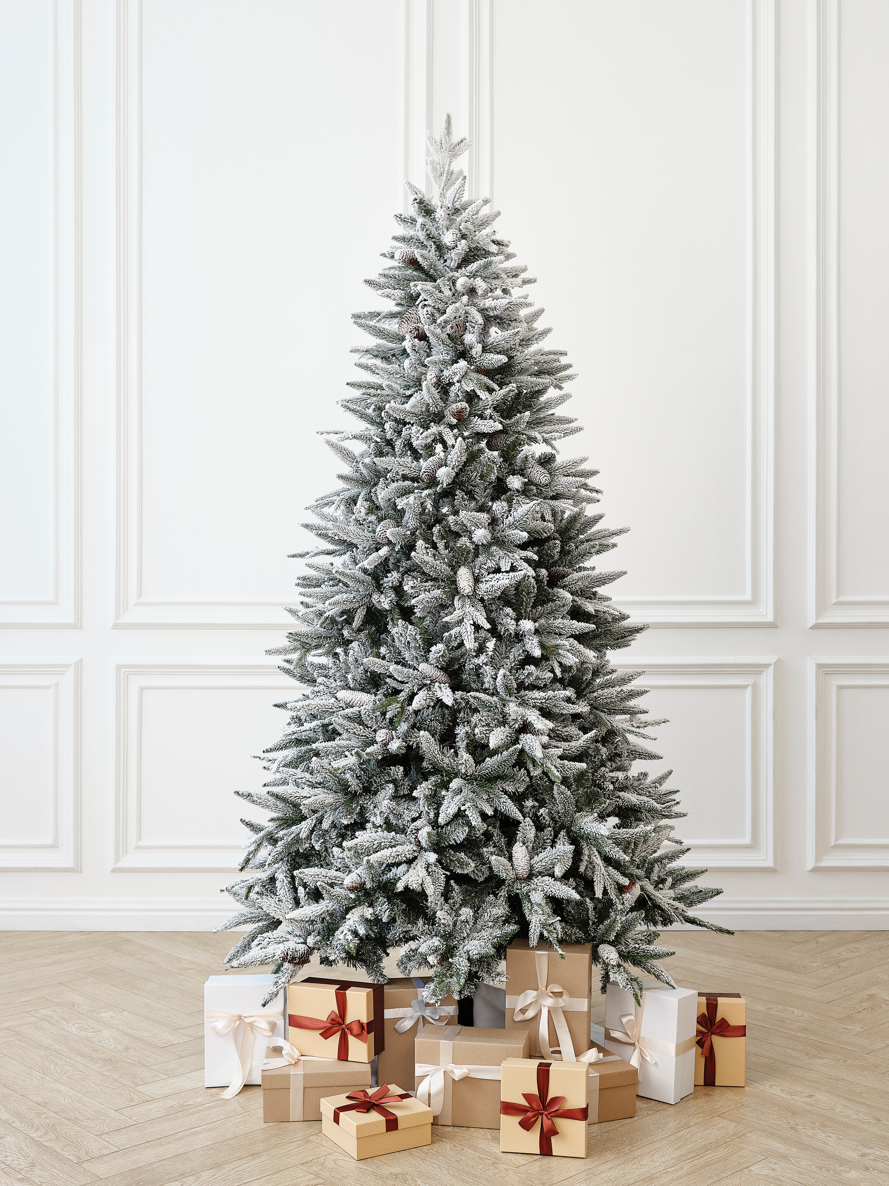 Елка искусственная BINOSHE Ile Grande LED заснеженная с шишкой и подсветкой 240 см - фото 2