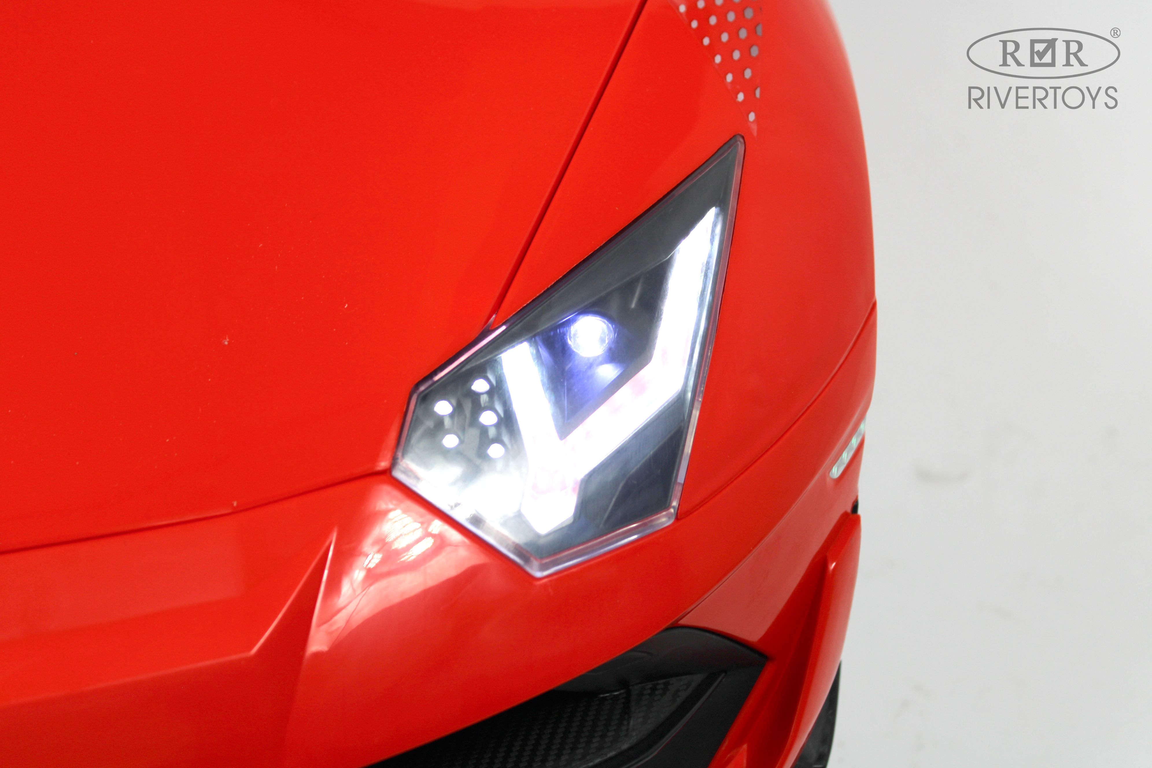 Электромобиль RIVERTOYS K888PX-RED С пультом ДУ - фото 7