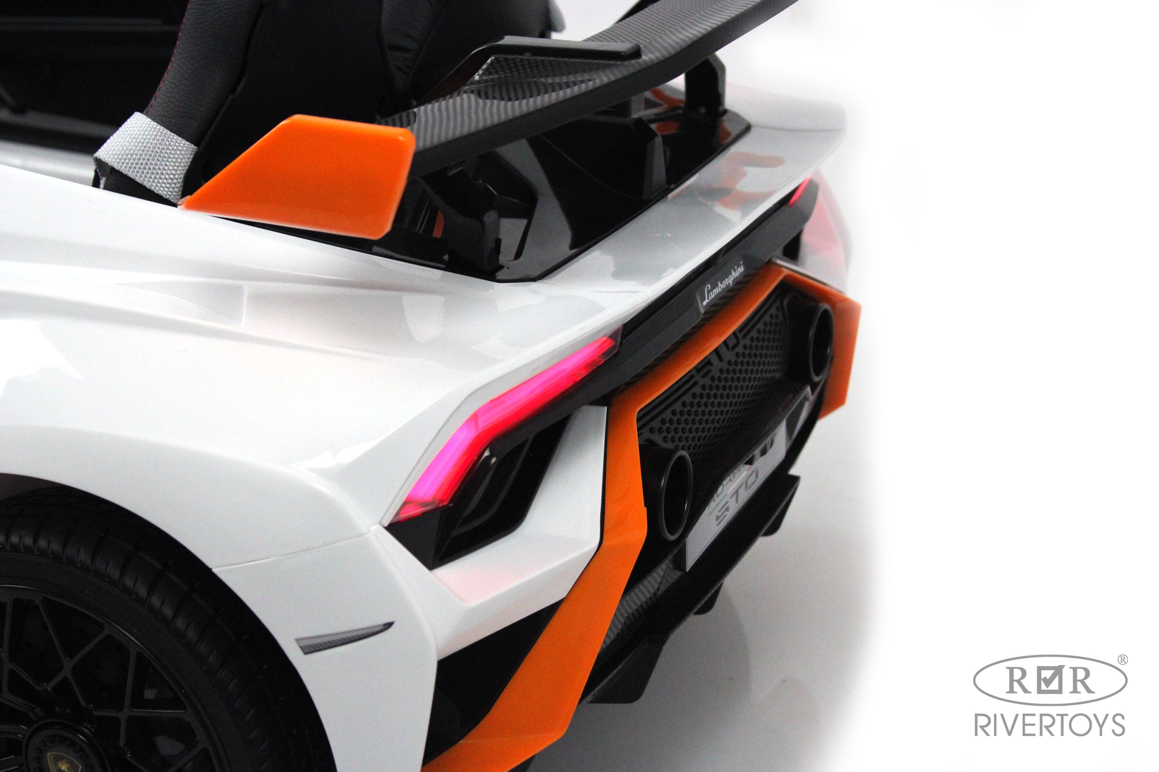 Электромобиль RIVERTOYS Lamborghini E888EE-WHITE С пультом ДУ - фото 16