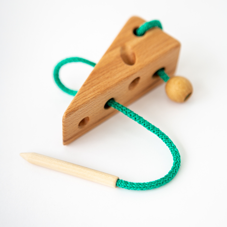 Игрушка Mag Wood шнуровка Дырявый сыр