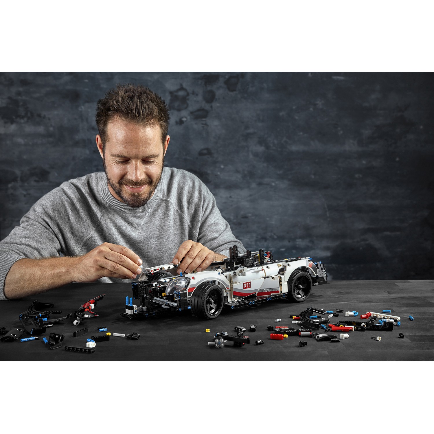 Конструктор LEGO Technic Porsche 911 RSR 1580 дет. - фото 12