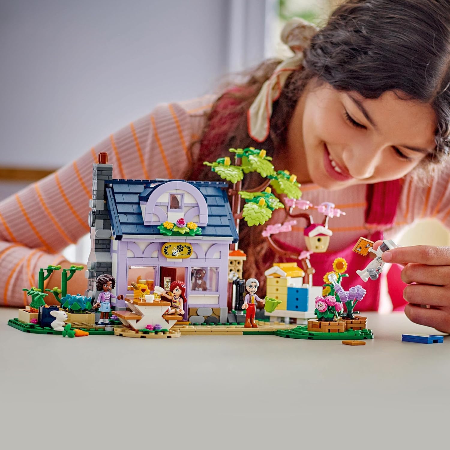 Конструктор LEGO Friends Дом и цветник пчеловода 1161 дет. - фото 7