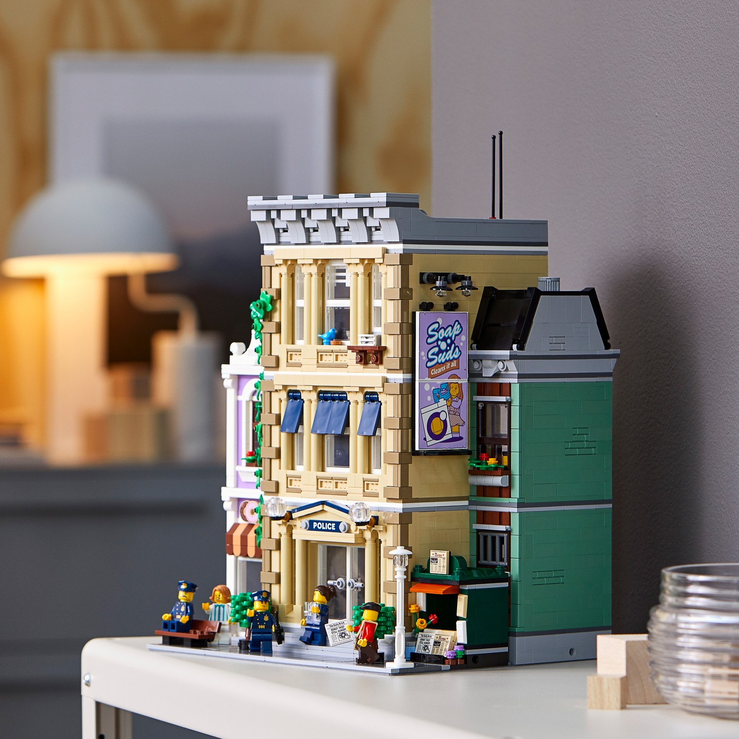 Конструктор LEGO Icons Полицейский участок блочный - фото 13