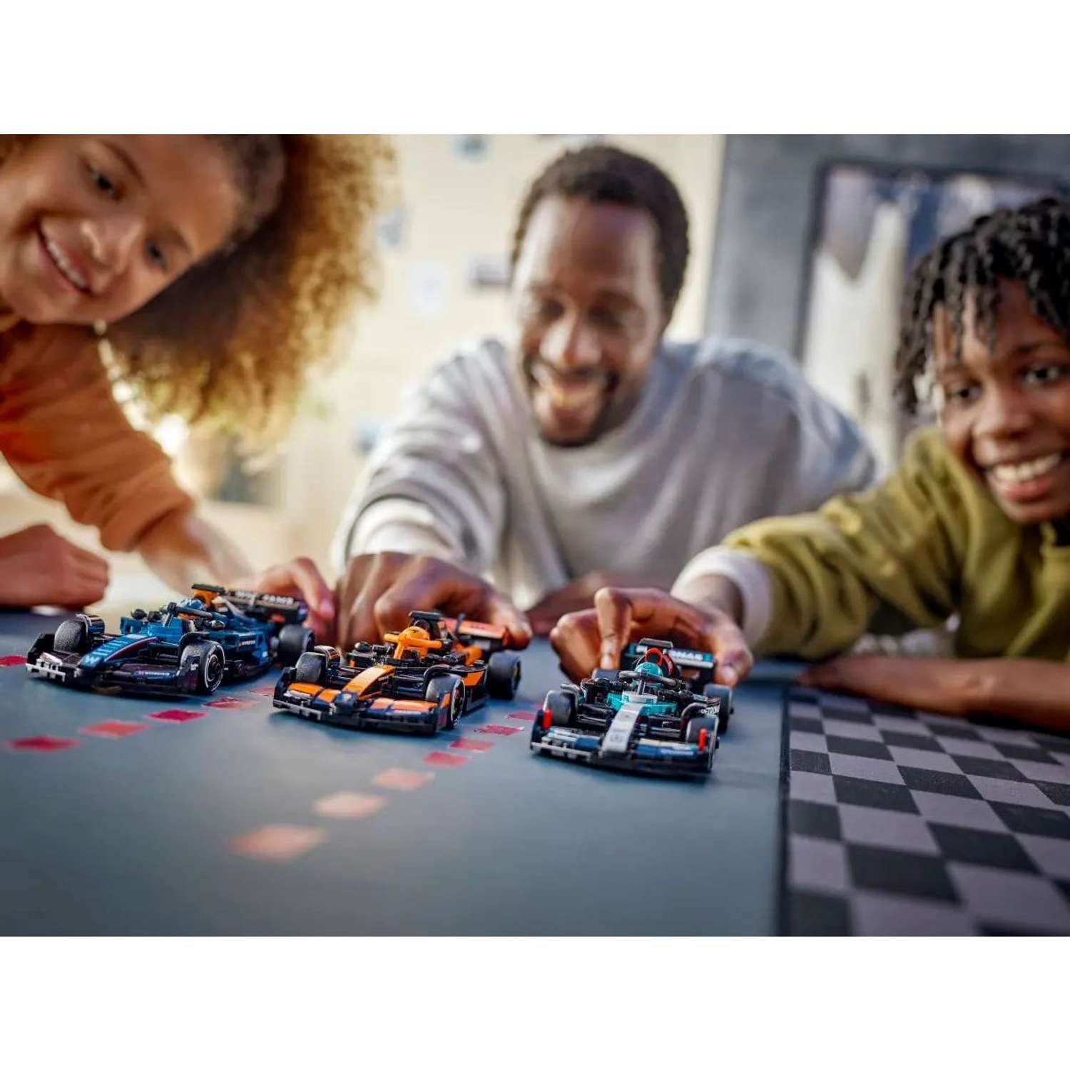 Конструктор LEGO Speed Champions Mercedes-AMG F1 W15 Race Car блочный - фото 11