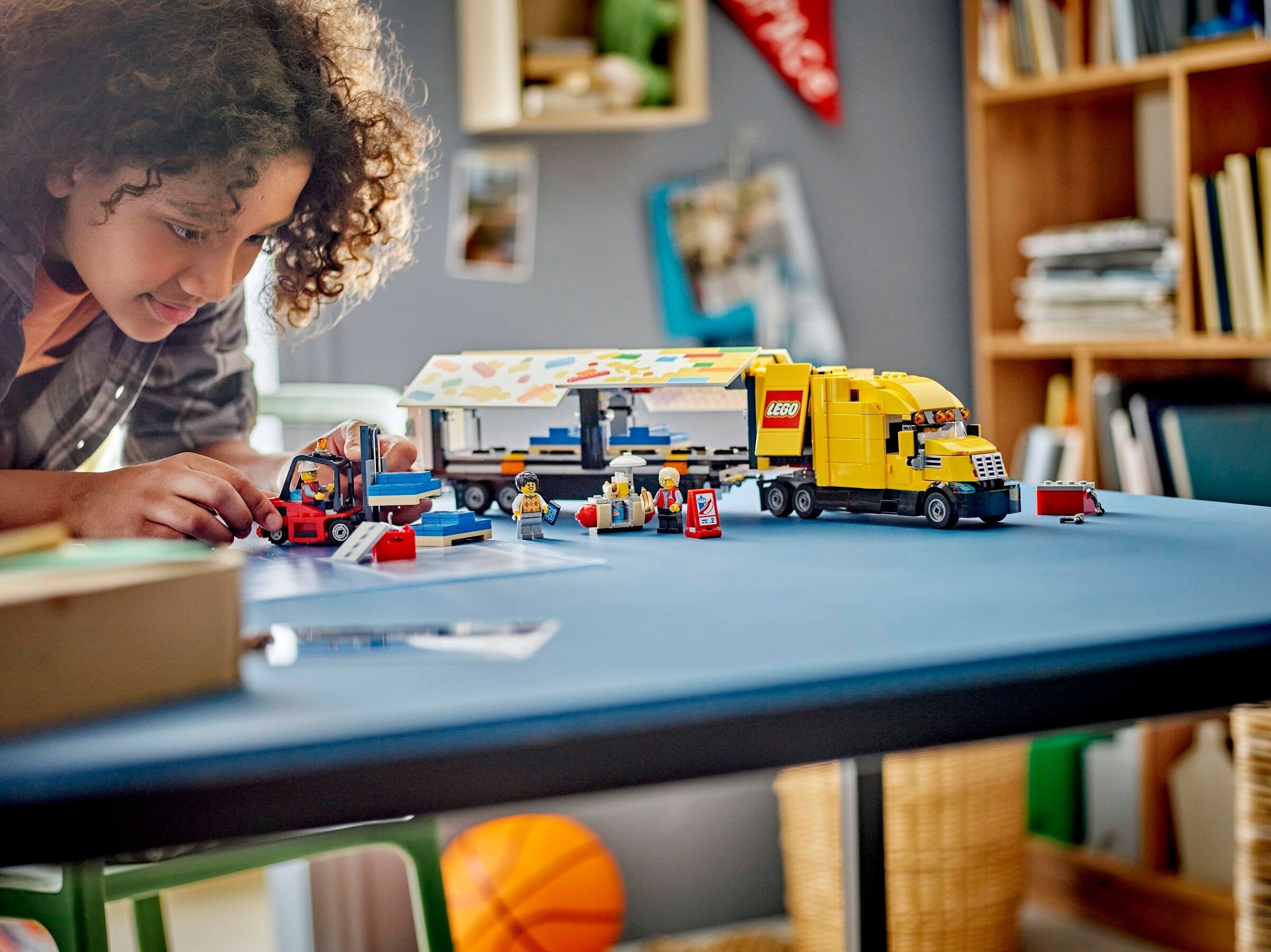 Конструктор LEGO City 60440 1061 дет. - фото 4