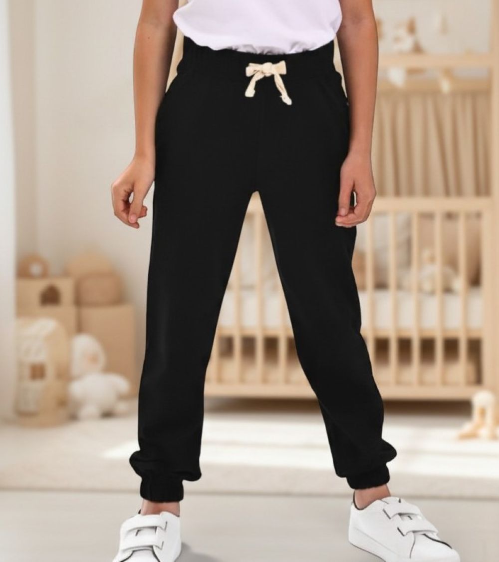 Изображение товара Спортивные брюки для мальчиков и девочек SoloWay черные демисезонные Изображение товара Спортивные брюки для мальчиков и девочек SoloWay черные демисезонные