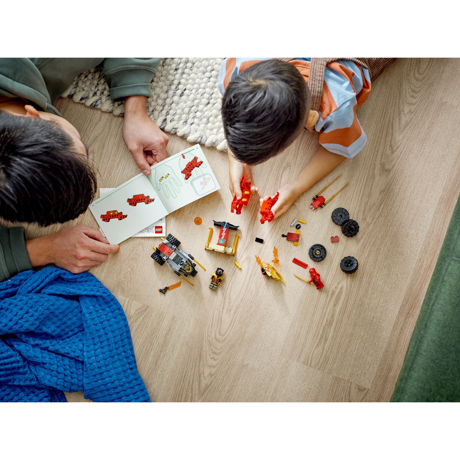 Конструктор LEGO NINJAGO Kai and Rass Car Bike Battle 103 дет. - фото 8