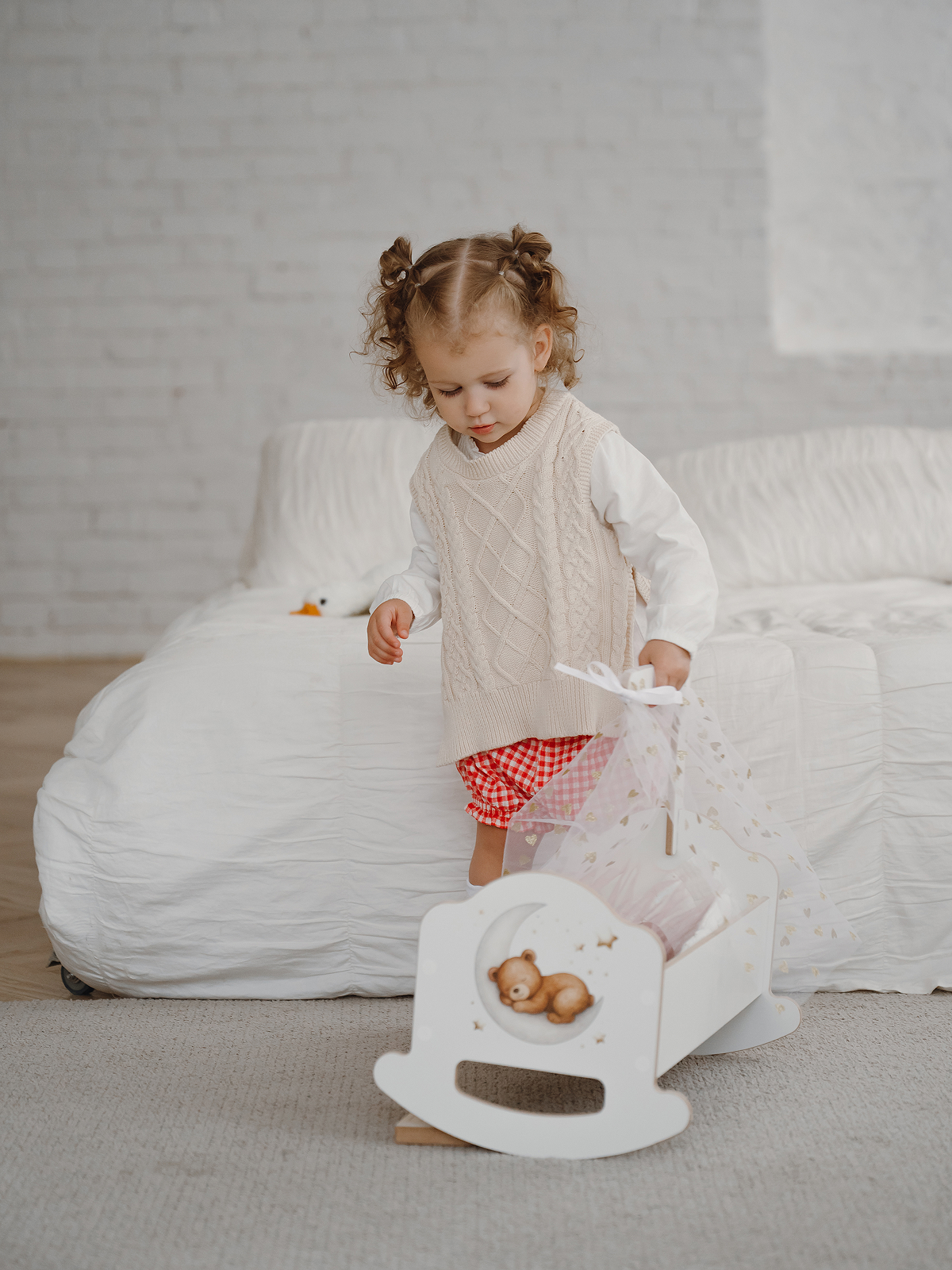 Аксессуар для кукол Pema kids кровать, бутылочка, люлька 475683 Кроватка 45см с балдахином Белый/Принт ЛМДФ - фото 10