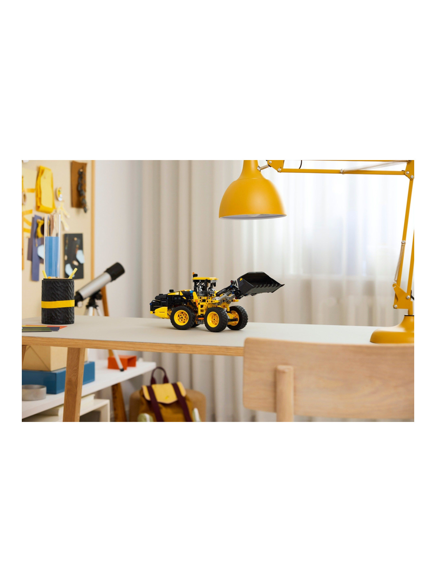 Конструктор LEGO Technic Погрузчик Volvo L120 973 дет. - фото 13