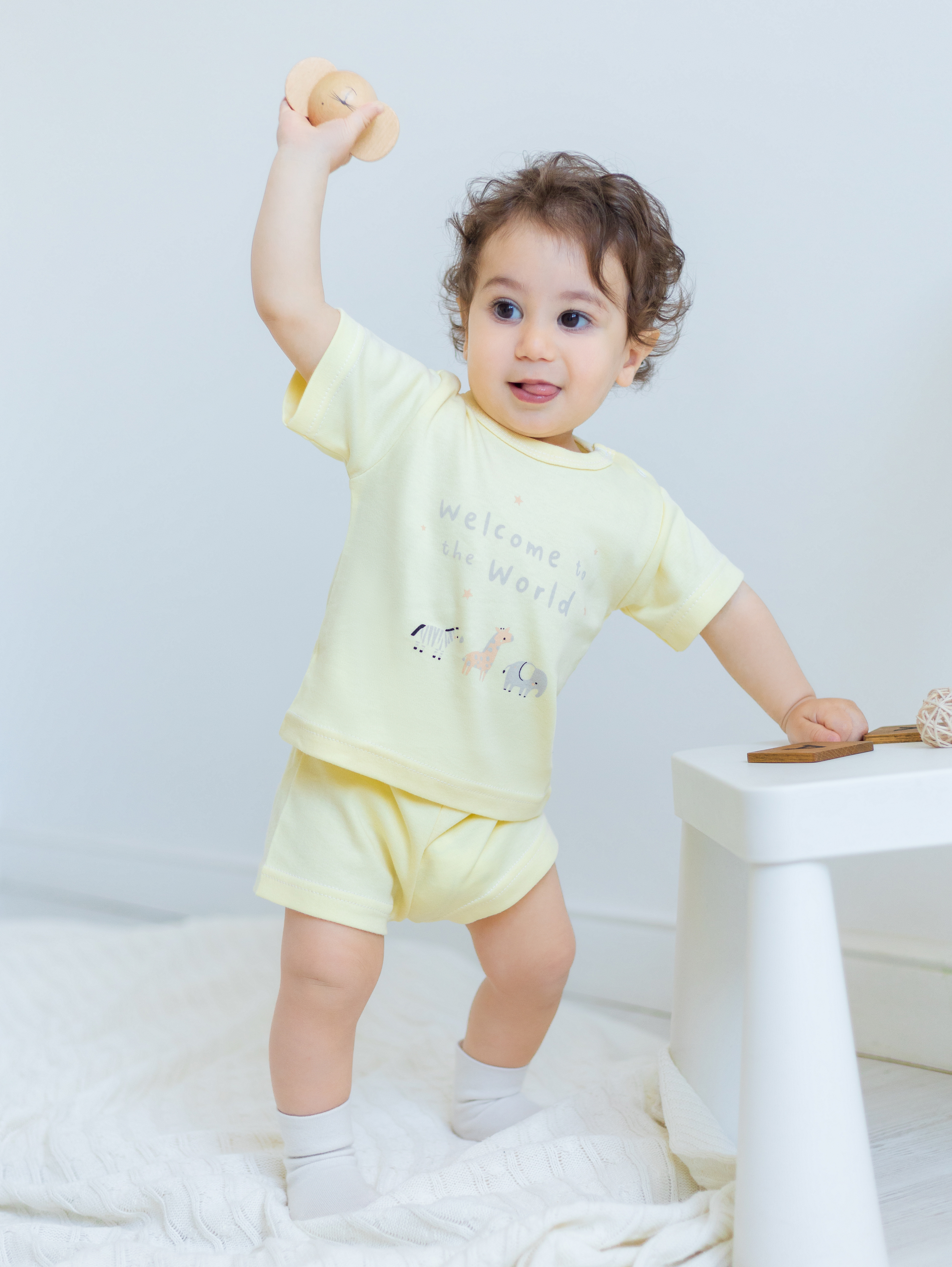 Футболка и шорты Amelli КЛ.333.026.0.383.005жел - фото 1