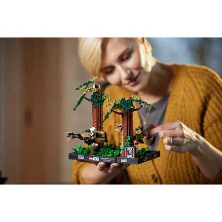 Конструктор LEGO Star Wars Endor Speeder Chase Diorama блочный