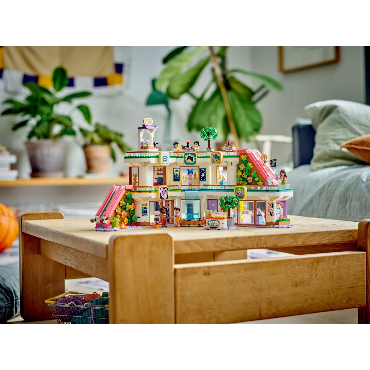 Конструктор LEGO Friends Торговый центр Хартлейк Сити 1237 дет. - фото 10