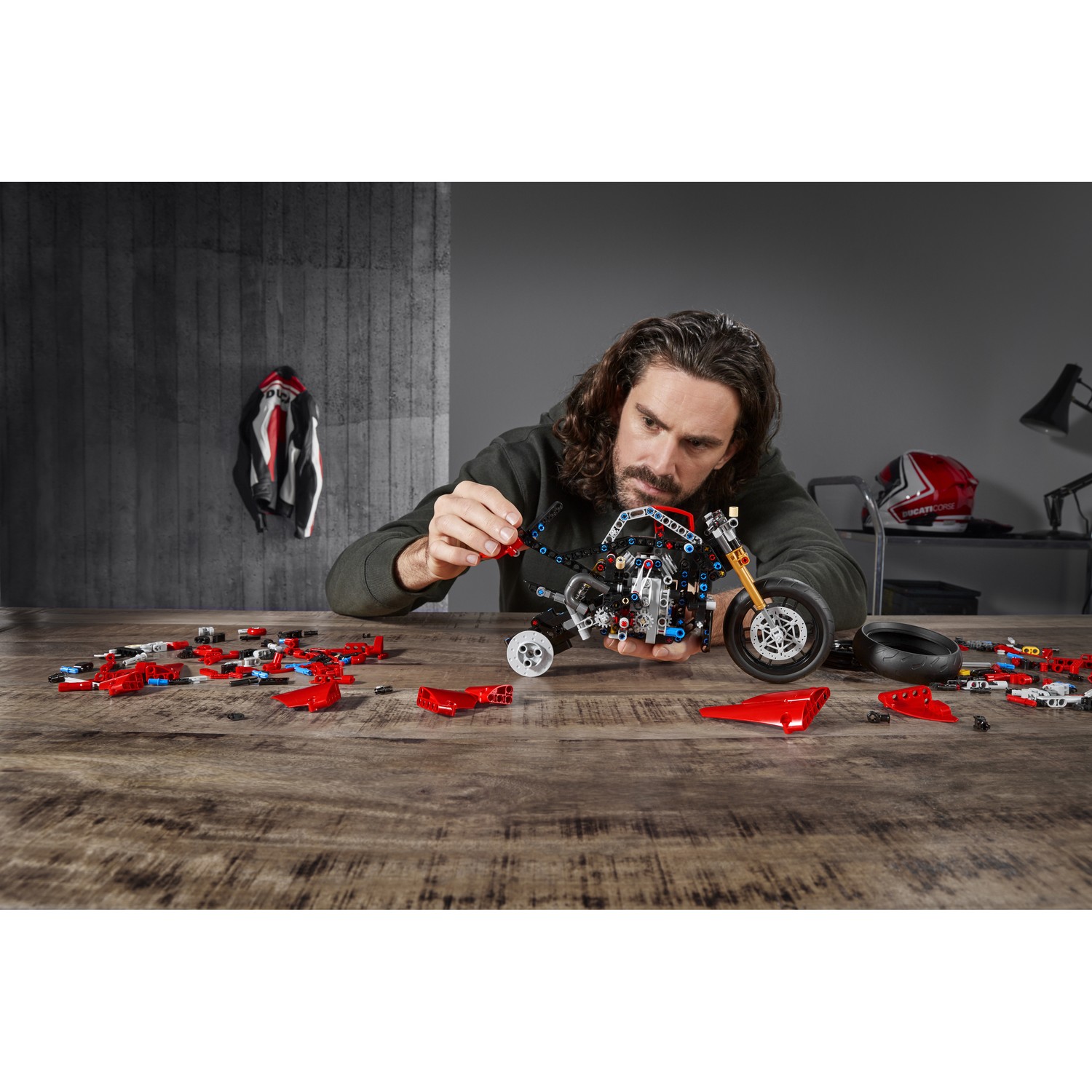 Конструктор LEGO Technic Ducati Panigale 646 дет. - фото 18