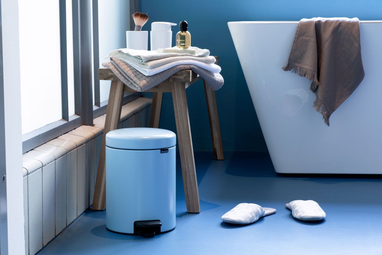 Бак мусорный Brabantia NewIcon с педалью нежно-голубой 3л 202582 - фото 6