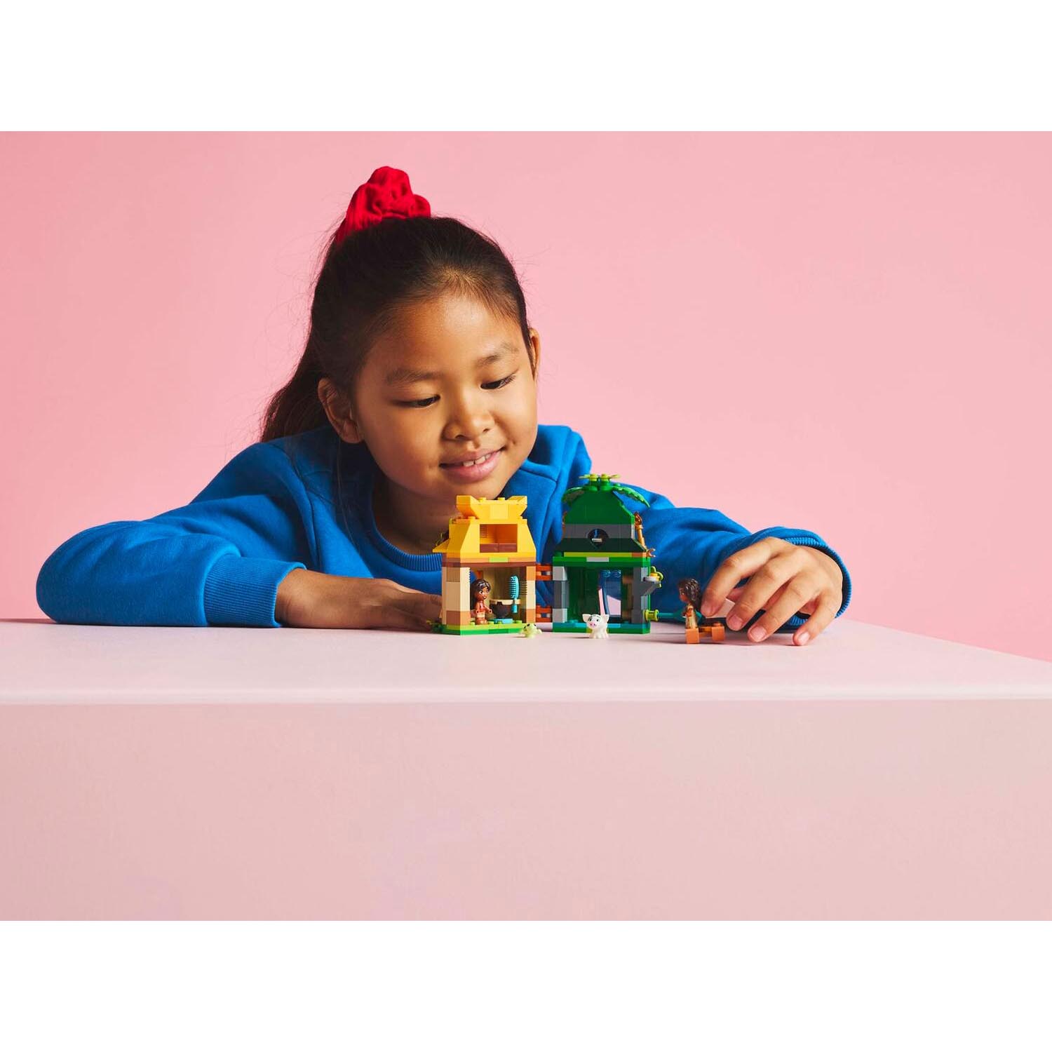 Конструктор LEGO Disney Princess Развлечения Моаны на острове 175 дет. - фото 10