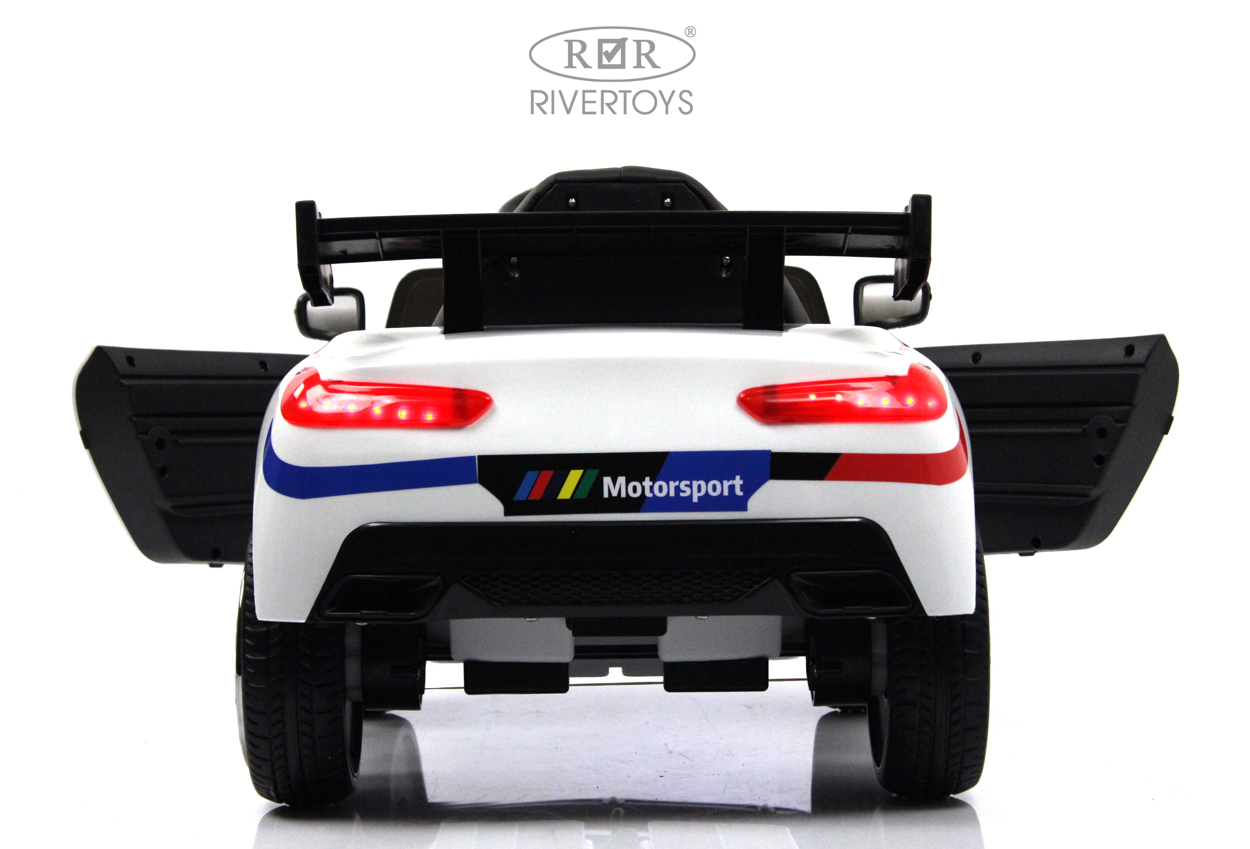 Электромобиль RIVERTOYS F444FF-WHITE С пультом ДУ - фото 4