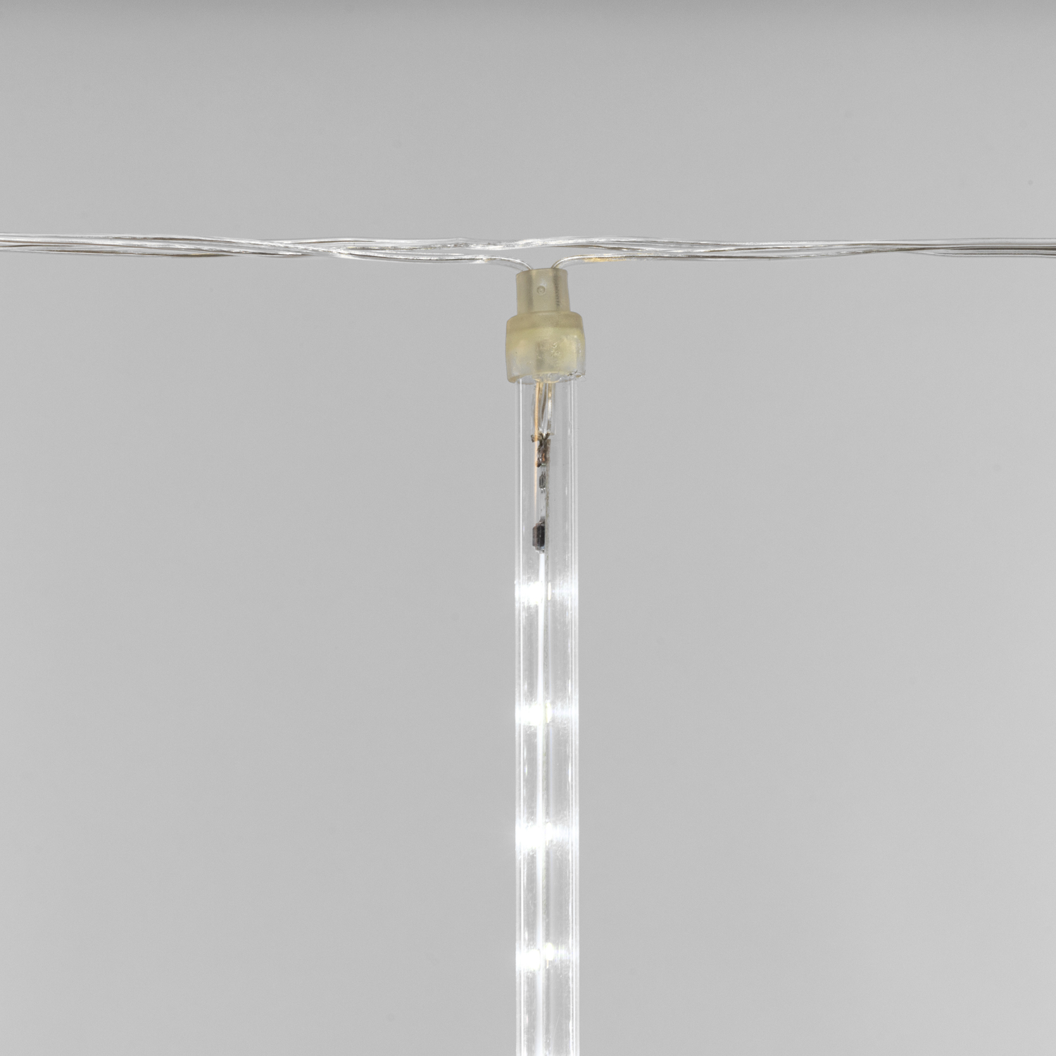 Светодиодная гирлянда NEON-NIGHT Тающие сосульки 8 шт. х 50 см белое свечение 256-313-6 - фото 7