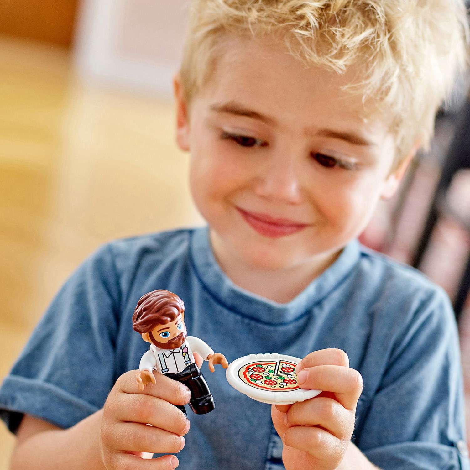 Конструктор LEGO DUPLO Town Киоск-пиццерия блочный - фото 11