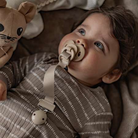 Elodie клипса- держатель для пустышки Wood - Pure Khaki