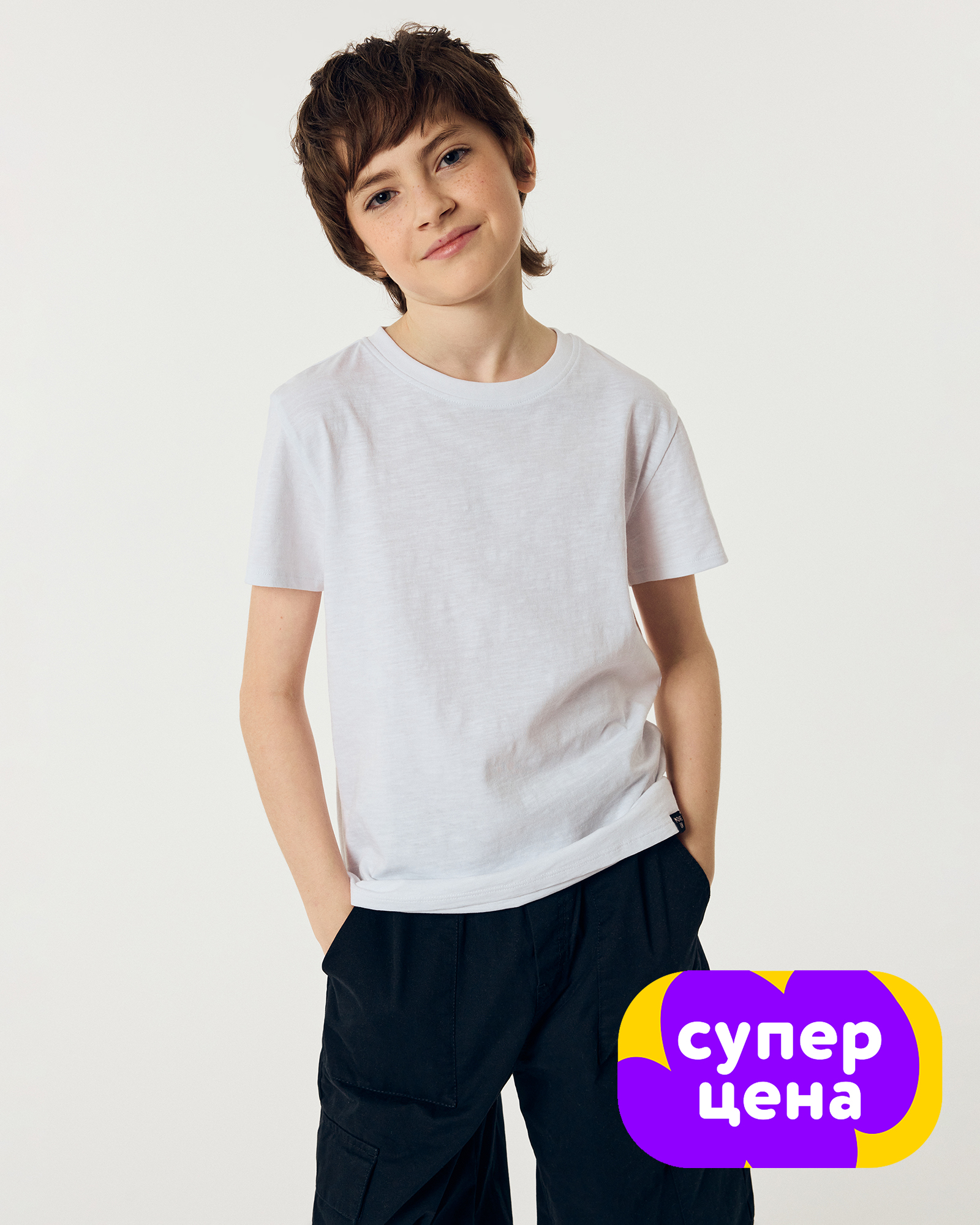 Изображение товара Футболка Futurino для мальчика 152 белая с нашивкой натуральный хлопок