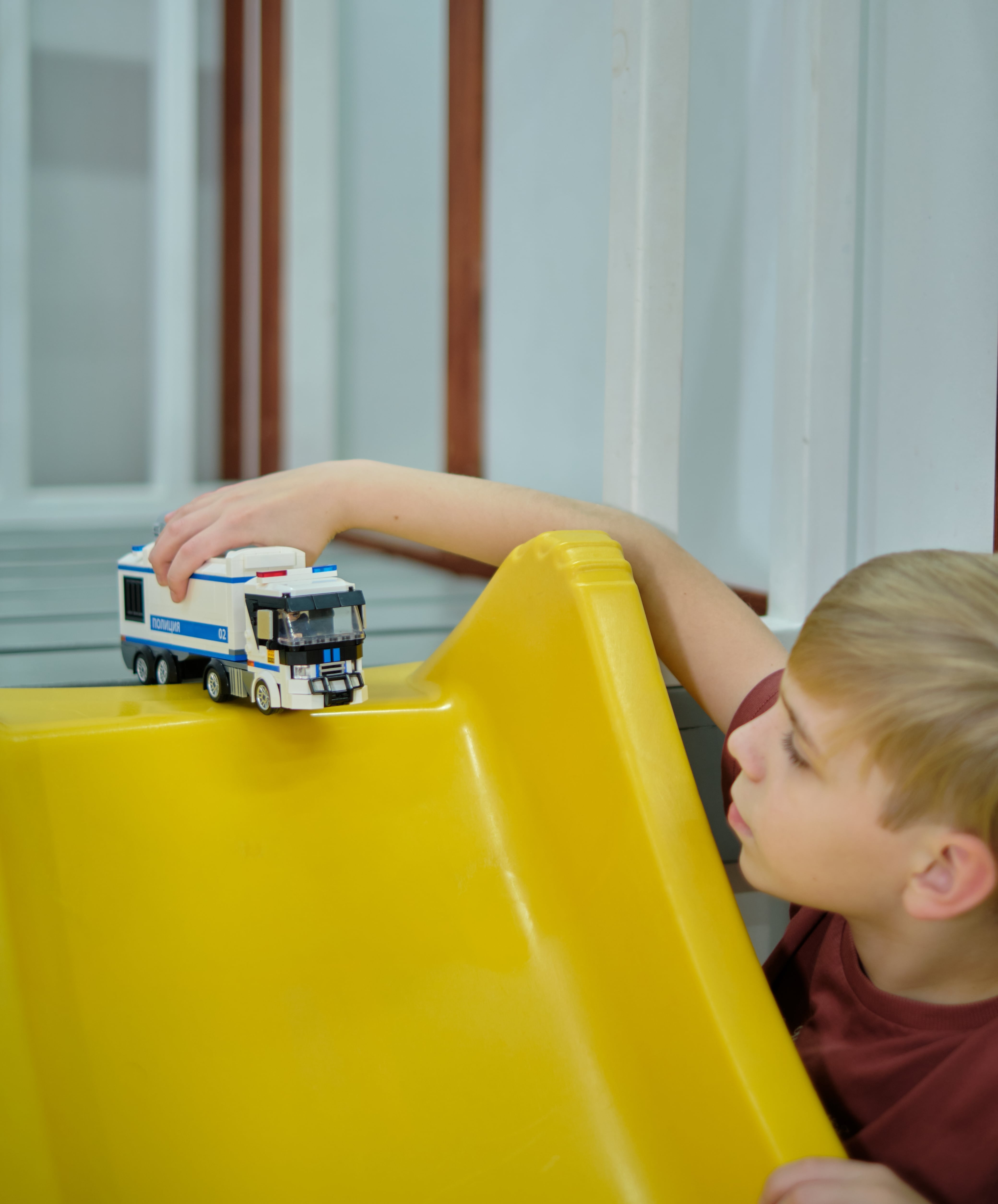 Конструктор brick labs Полицейский трак 572 дет. - фото 5