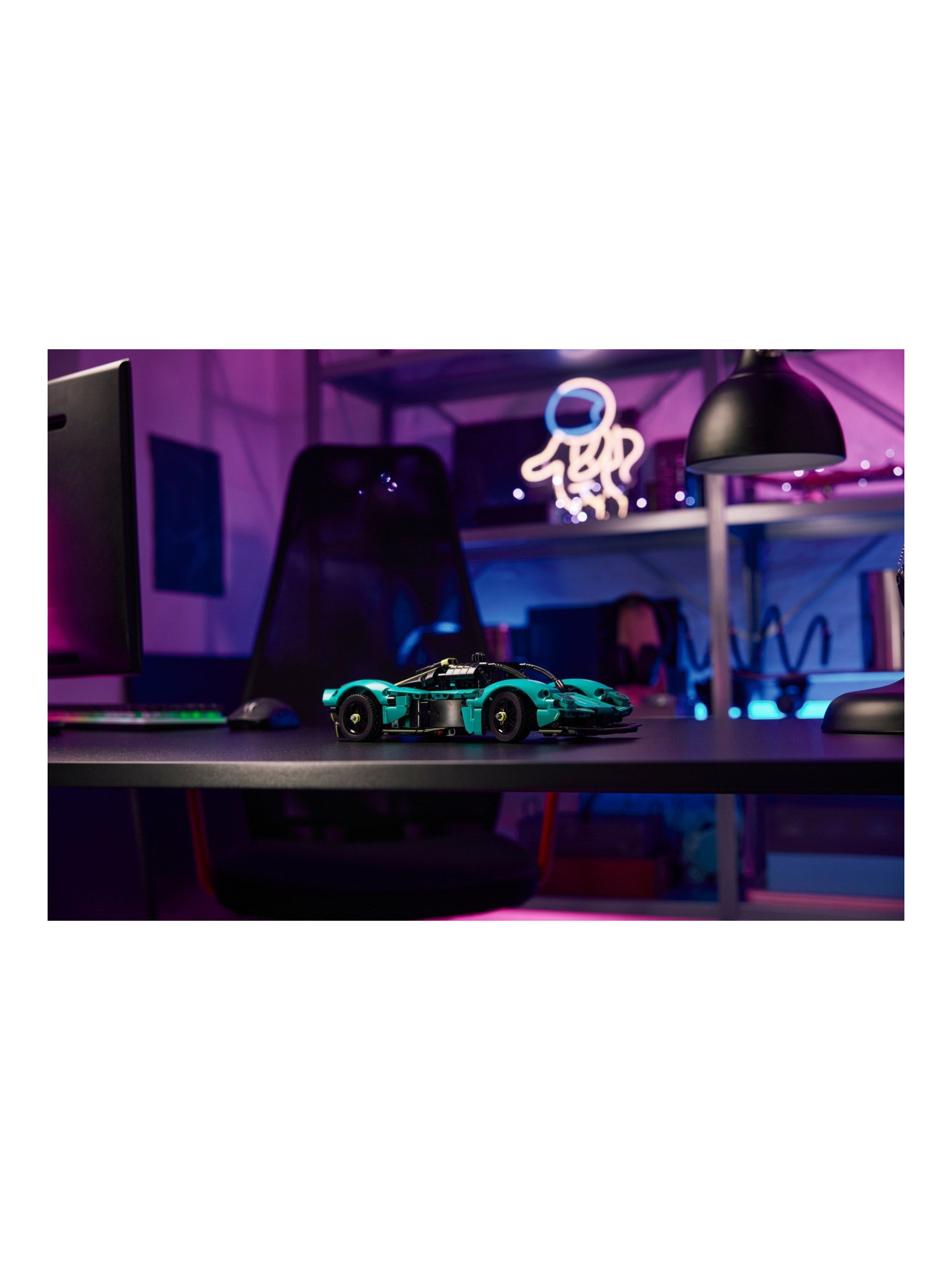 Конструктор LEGO Technic Aston Martin Valkyrie 707 дет. - фото 8
