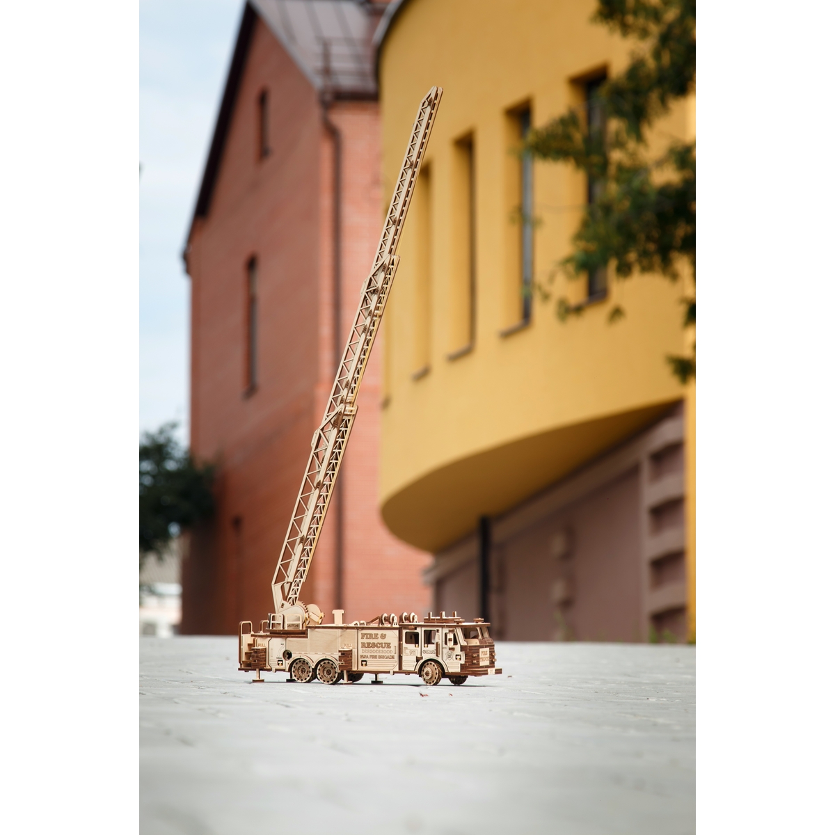 Конструктор Eco Wood Art Пожарная машина деревянный 439 дет. - фото 24