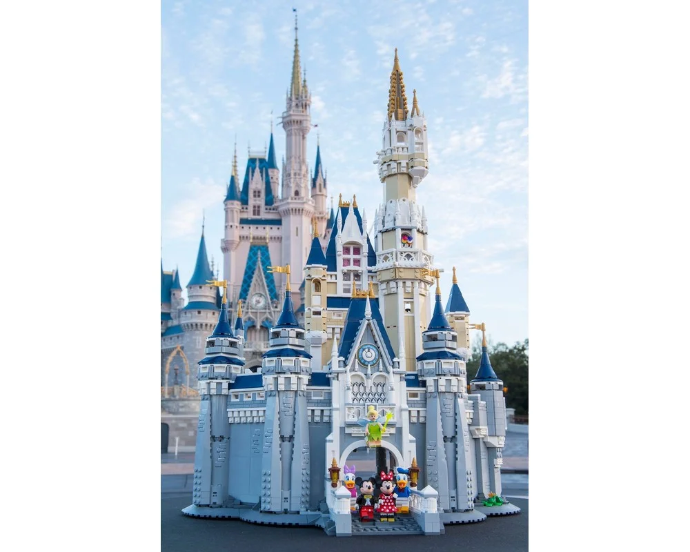Конструктор LEGO Disney 71040 4043 дет. - фото 1