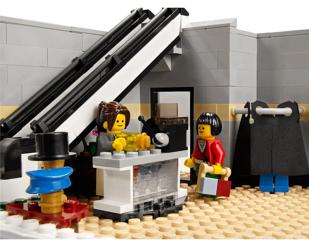 Конструктор LEGO Creator Expert 10211 2154 дет. - фото 6