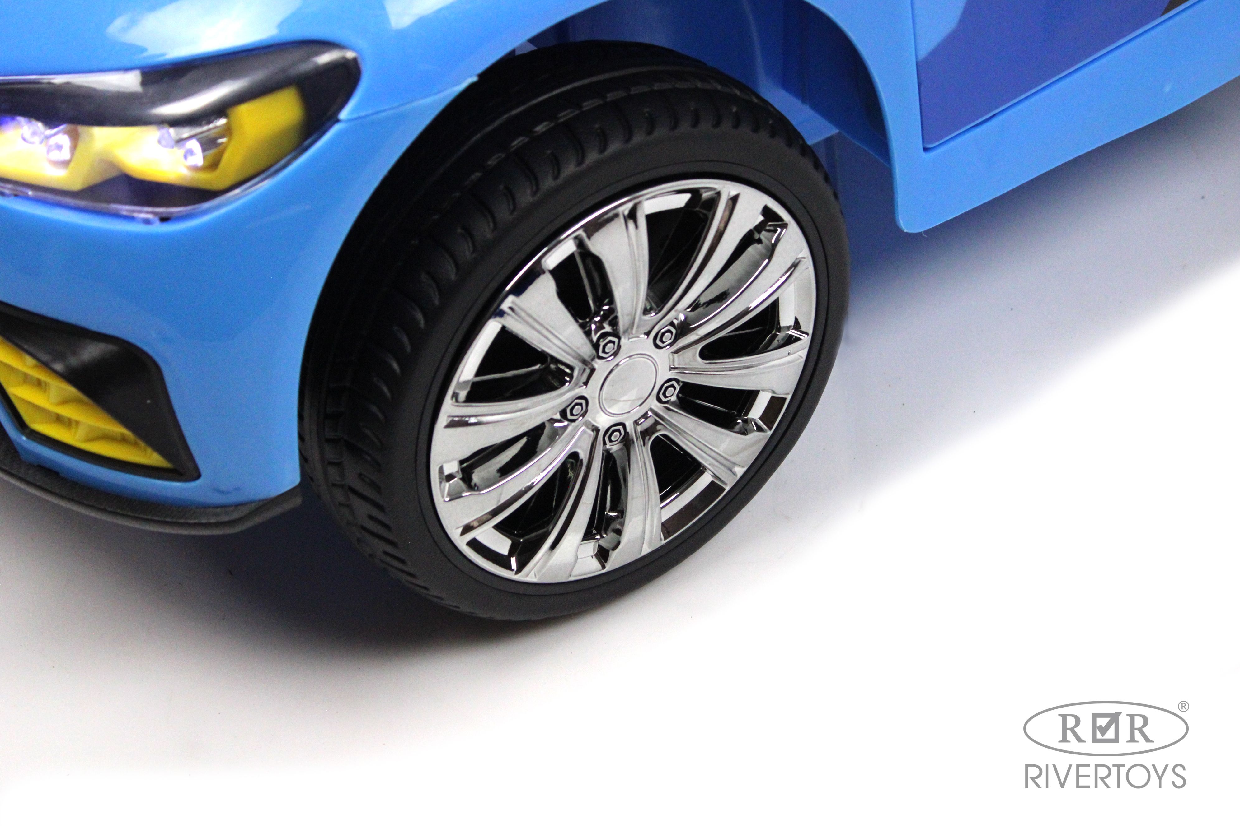 Электромобиль RIVERTOYS F444FF-BLUE С пультом ДУ - фото 10