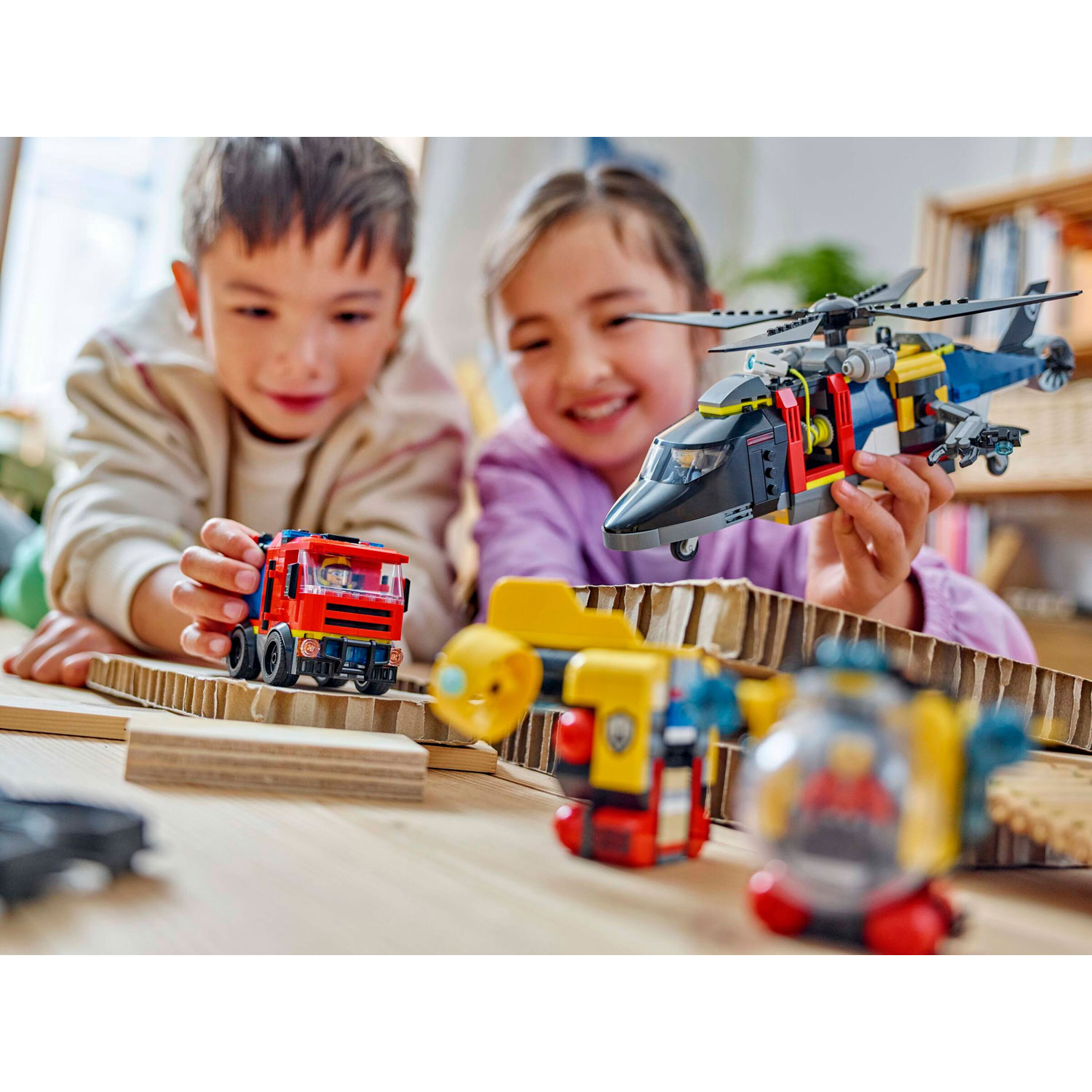 Конструктор LEGO City Вертолёт,пожарная машина,лодка блочный - фото 11