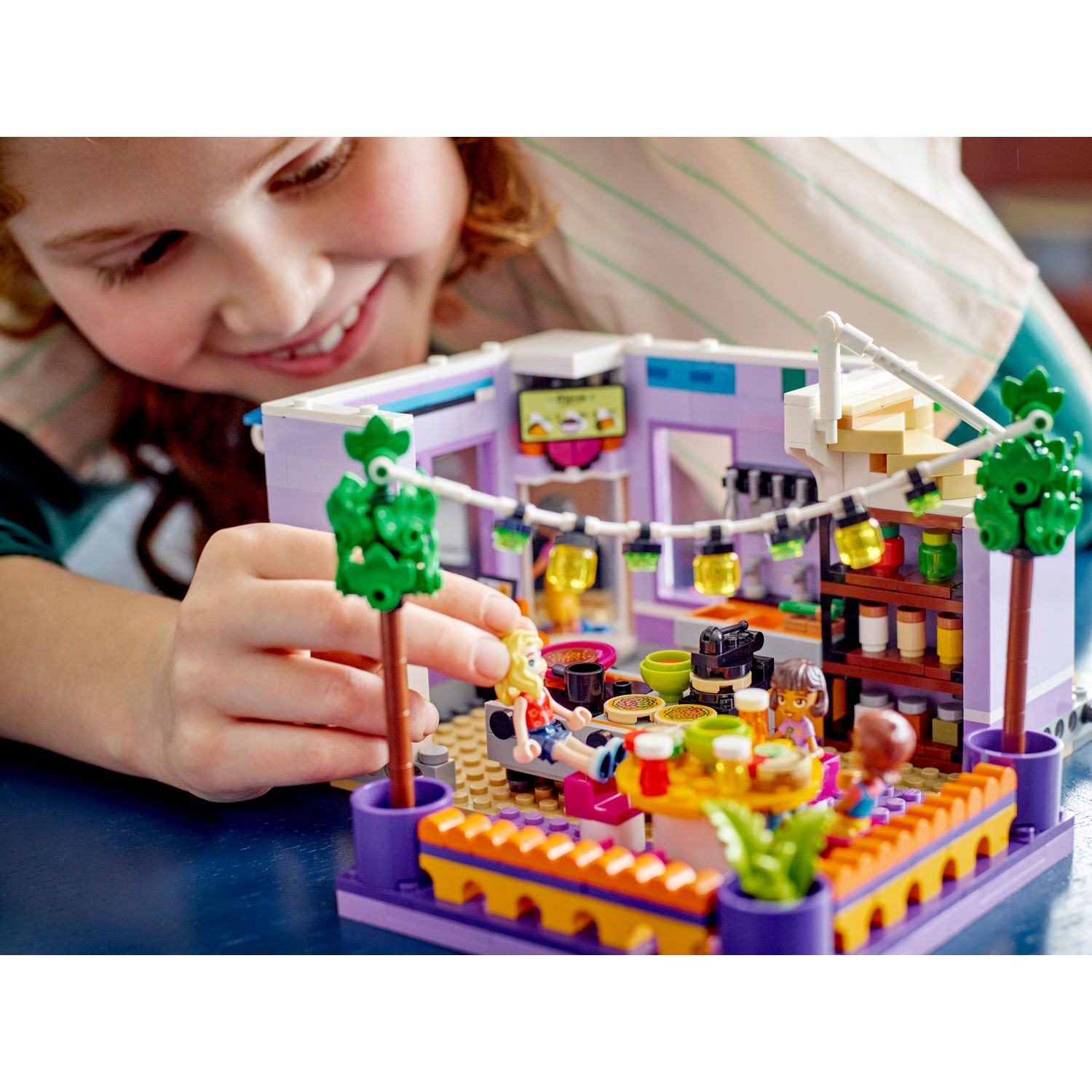 Конструктор LEGO Friends HeartlakeCity CommunityKitchen 695 дет. - фото 8