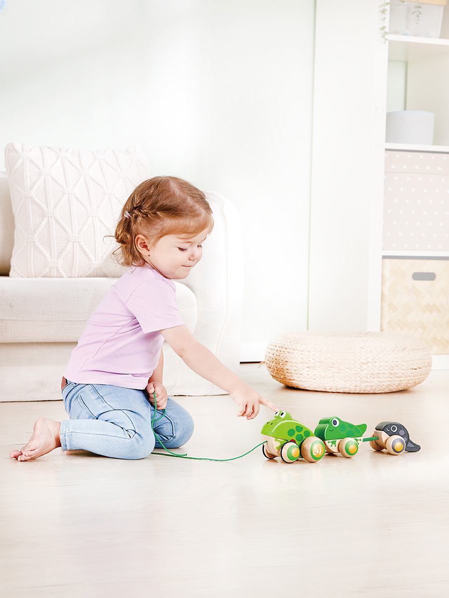 Игрушка Hape каталка Семья лягушек на прогулке - фото 4