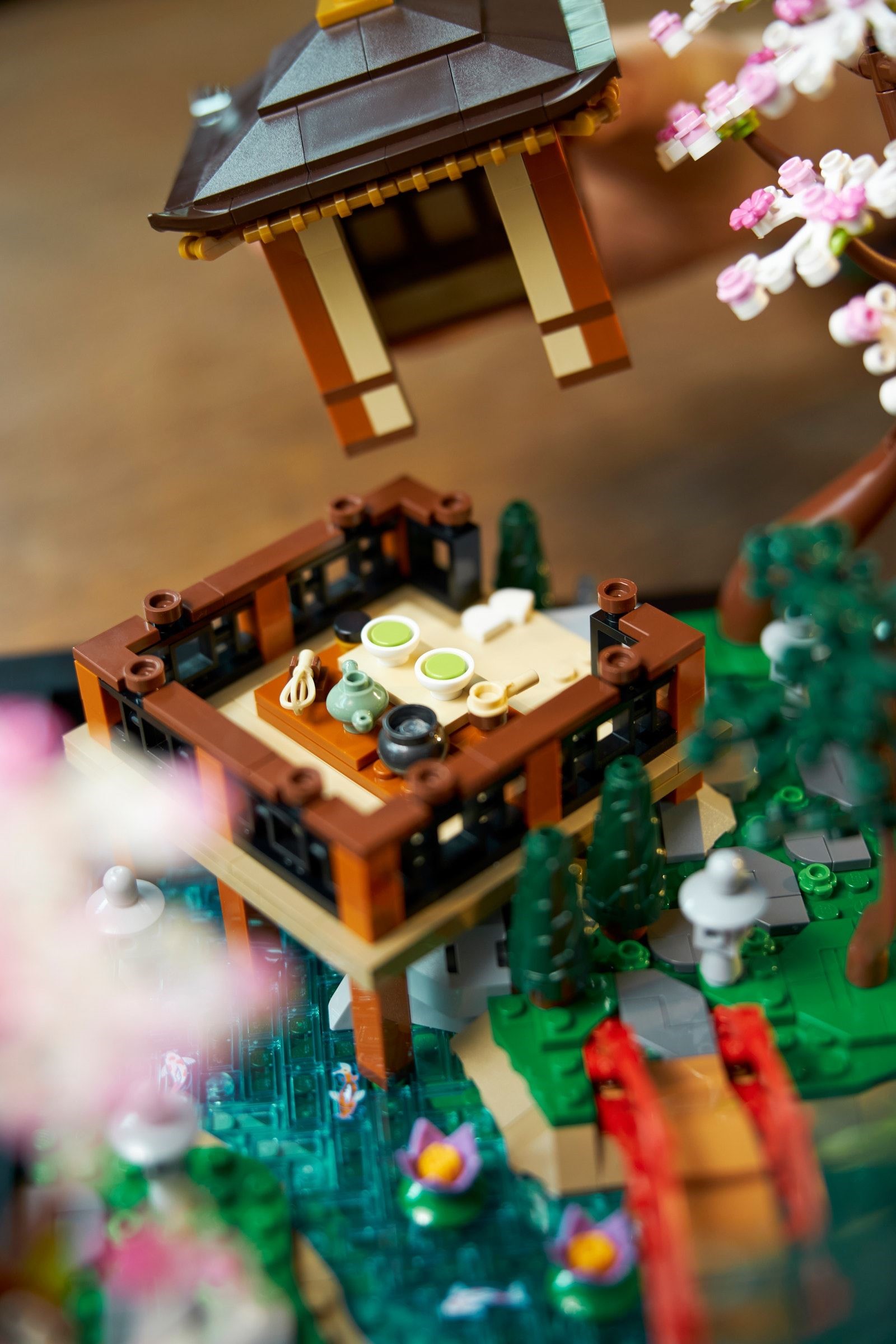 Конструктор LEGO Icons 10315 1363 дет. - фото 7