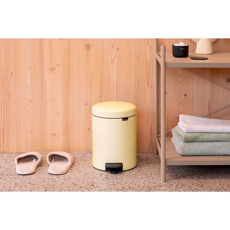 Бак мусорный Brabantia NewIcon с педалью ванильно-желтый 5л 233784