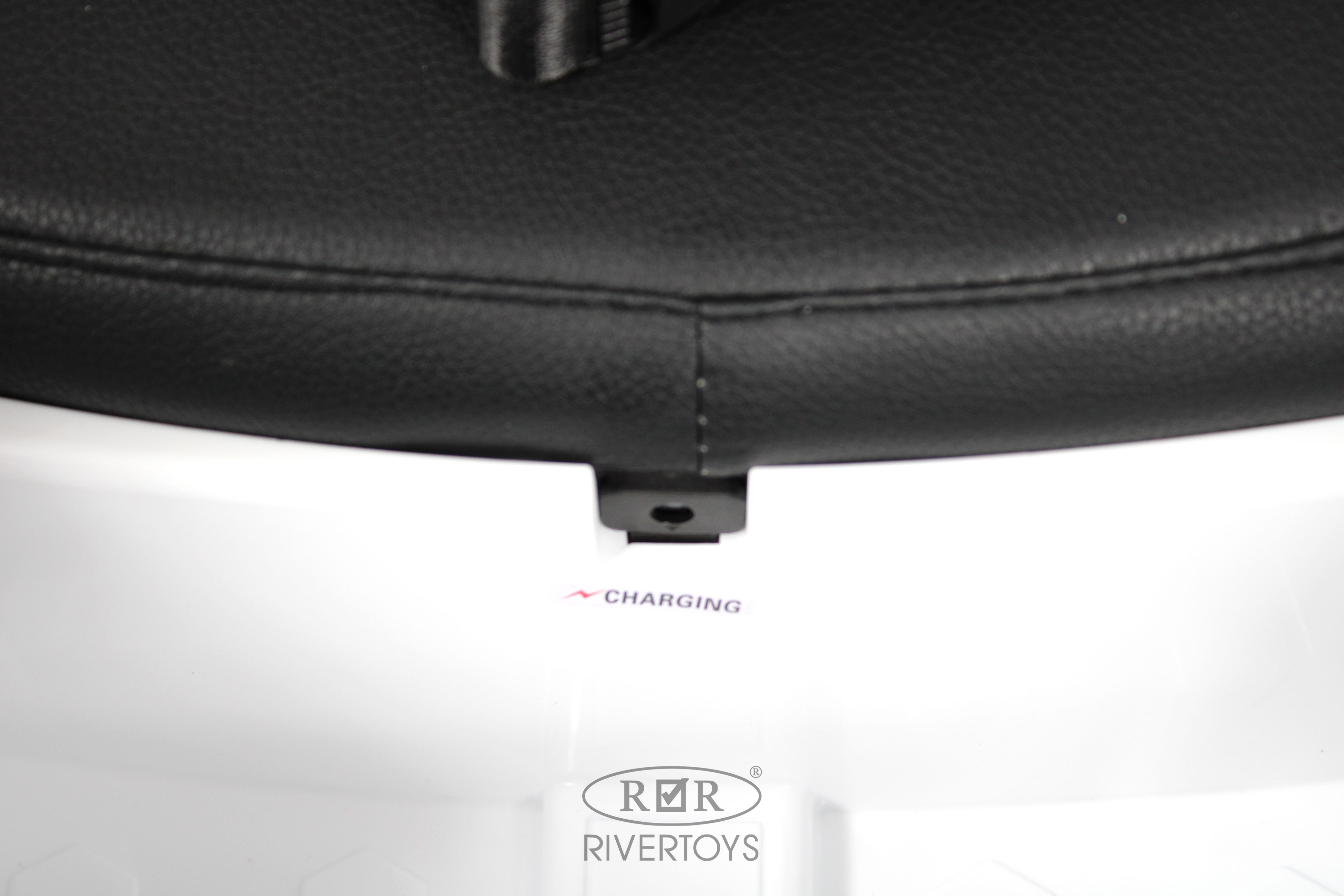 Электромобиль RIVERTOYS K888PX-WHITE С пультом ДУ - фото 17