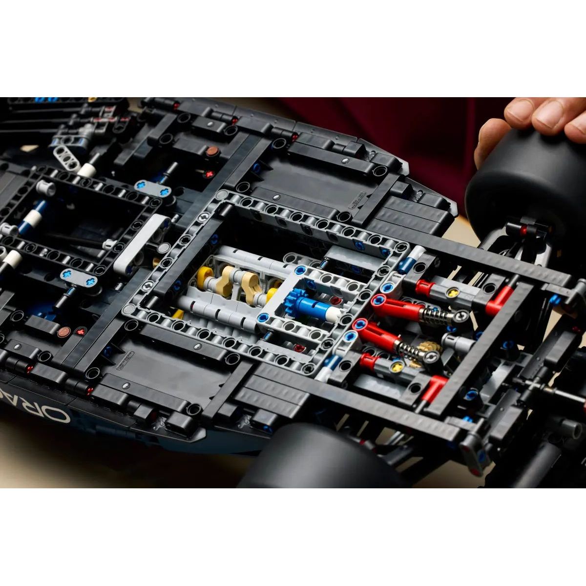 Конструктор LEGO Technic Oracle Red Bull Racing блочный - фото 8