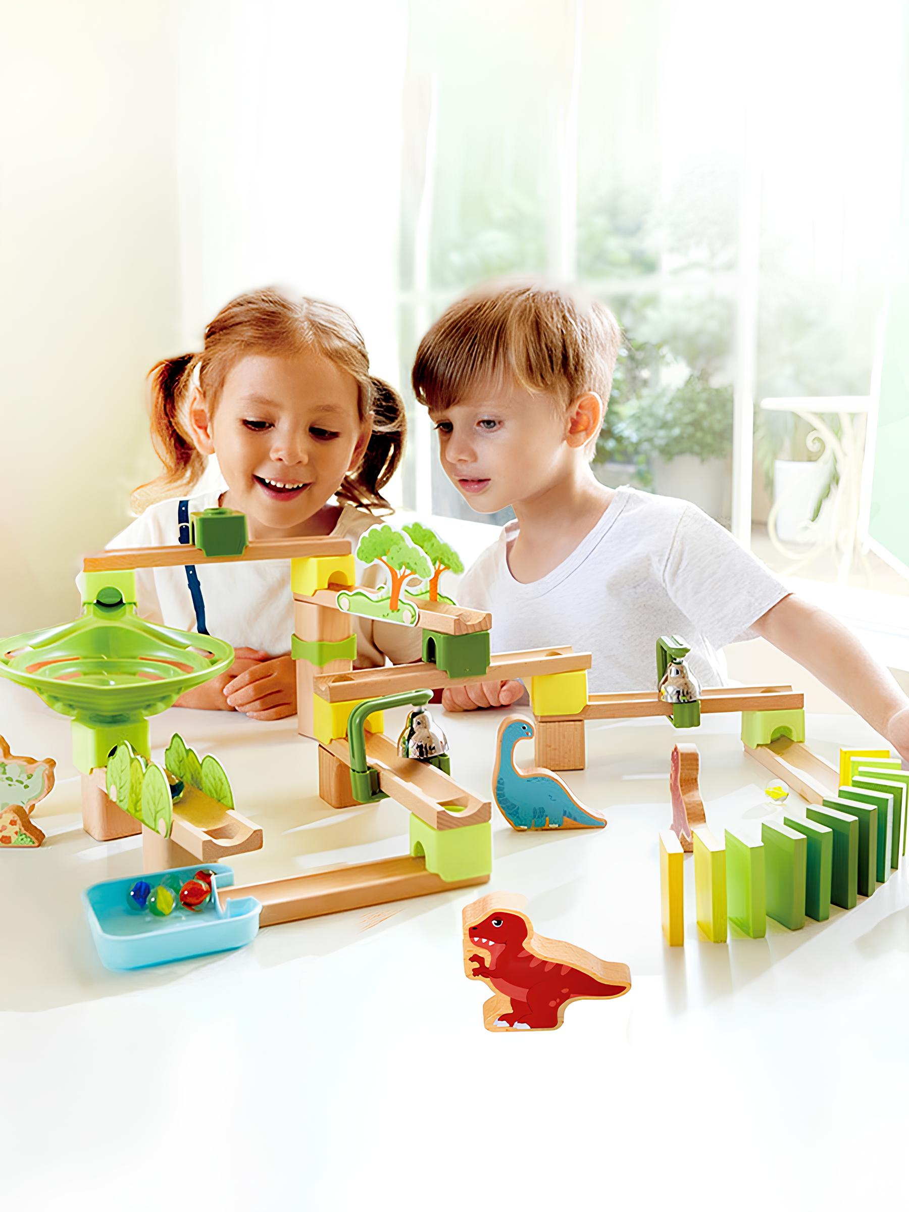 Настольная игра Hape Приключения Динозавров - фото 1