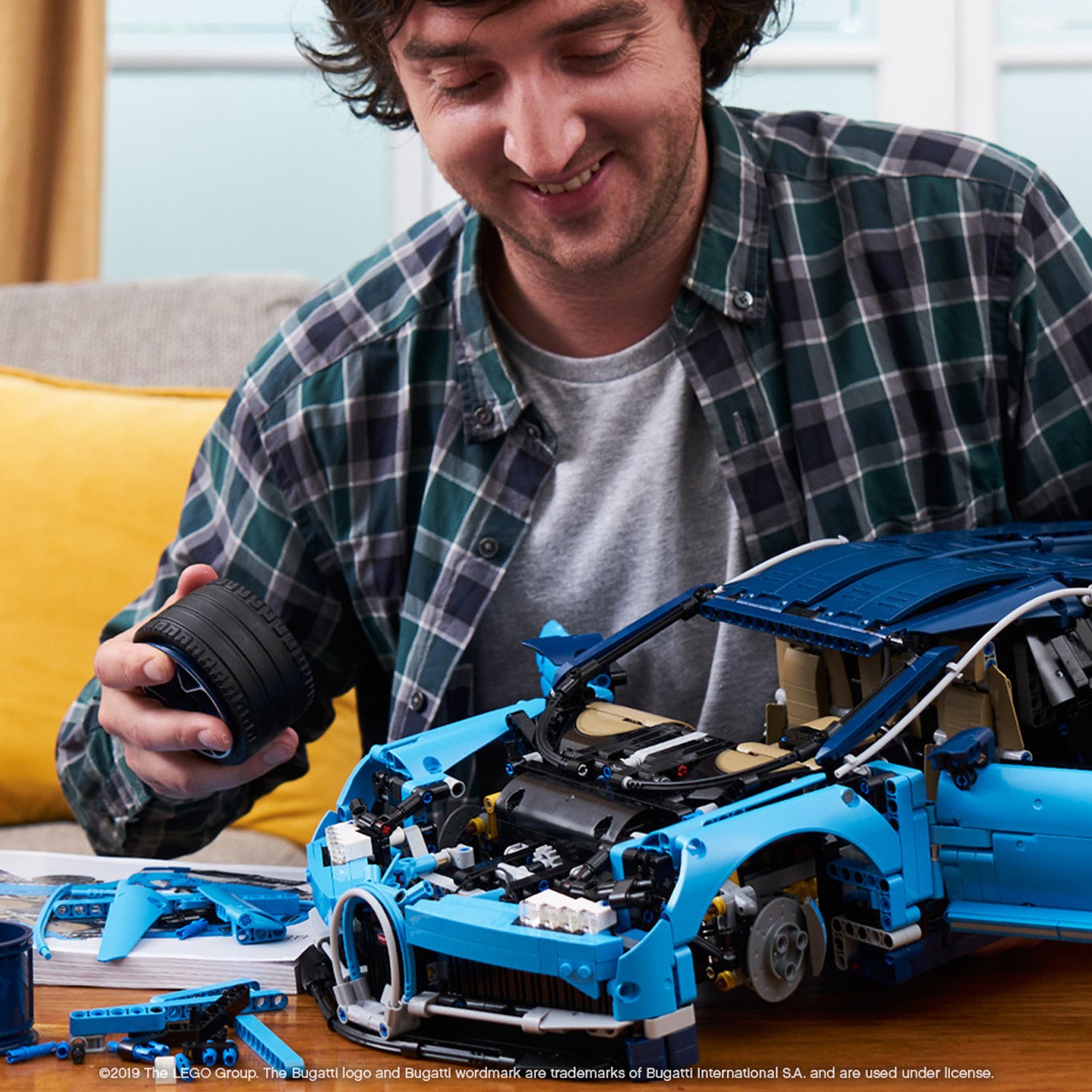 Конструктор LEGO Technic Bugatti Chiron 3599 дет. - фото 13