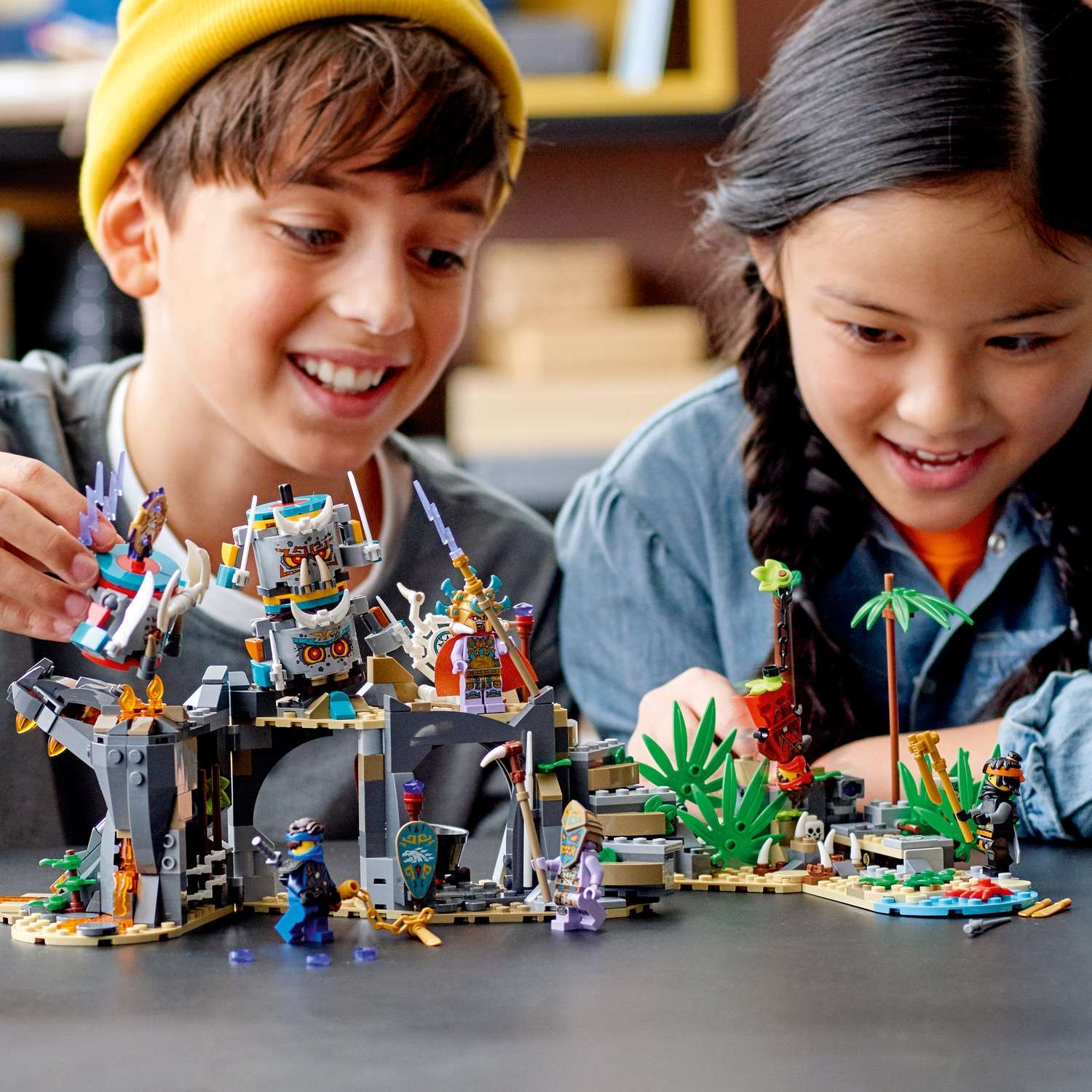 Конструктор LEGO NINJAGO Деревня Хранителей блочный - фото 9