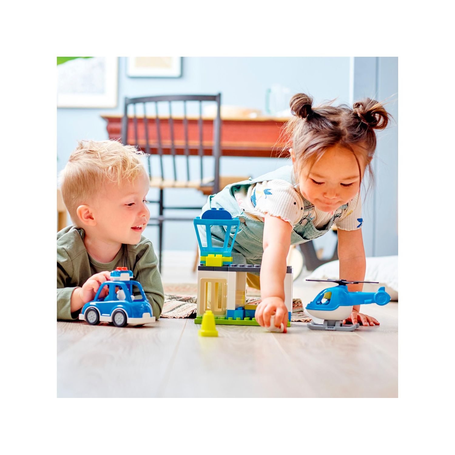 Конструктор LEGO DUPLO Полицейский участок и вертолёт - фото 7