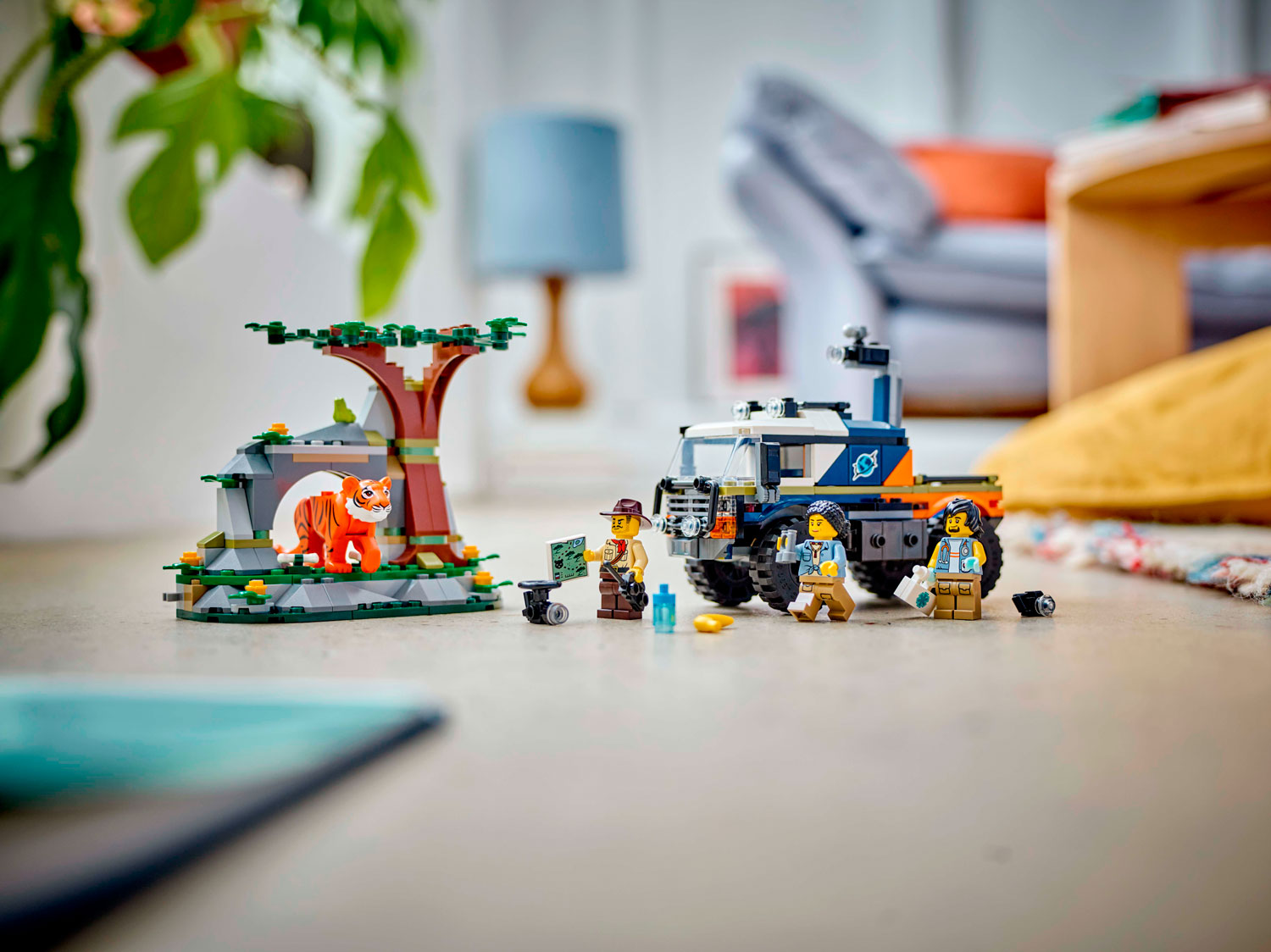Конструктор LEGO City Исследователь джунглей 314 дет. - фото 8