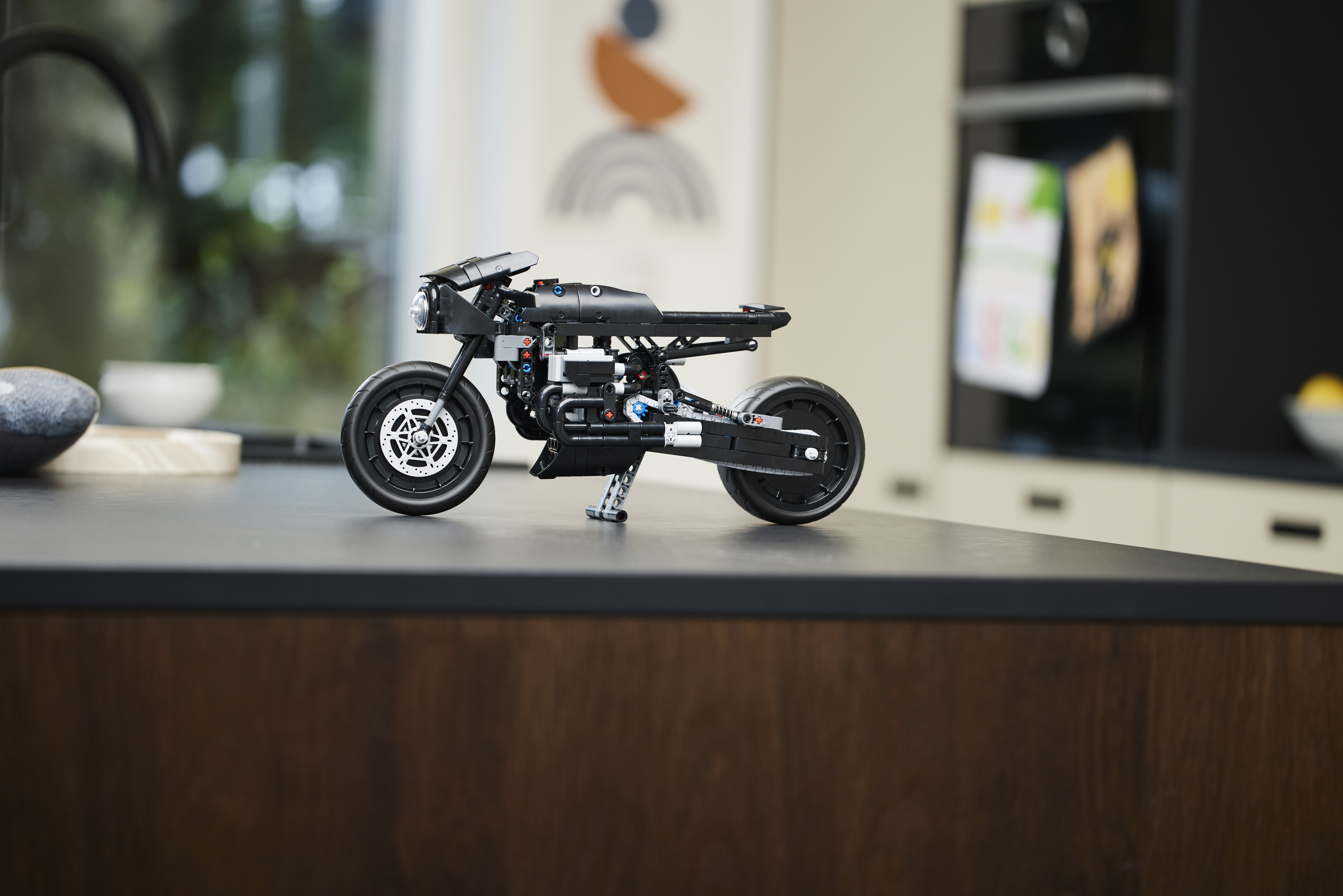 Конструктор LEGO Technic The Batman Batcycle 641 дет. - фото 12