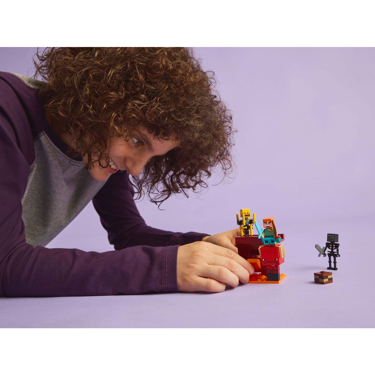 Конструктор LEGO Minecraft Битва в лаве Невер 99 дет. - фото 6