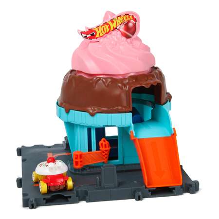 Трек Hot Wheels City Downtown Ice Cream Swir с лифтом