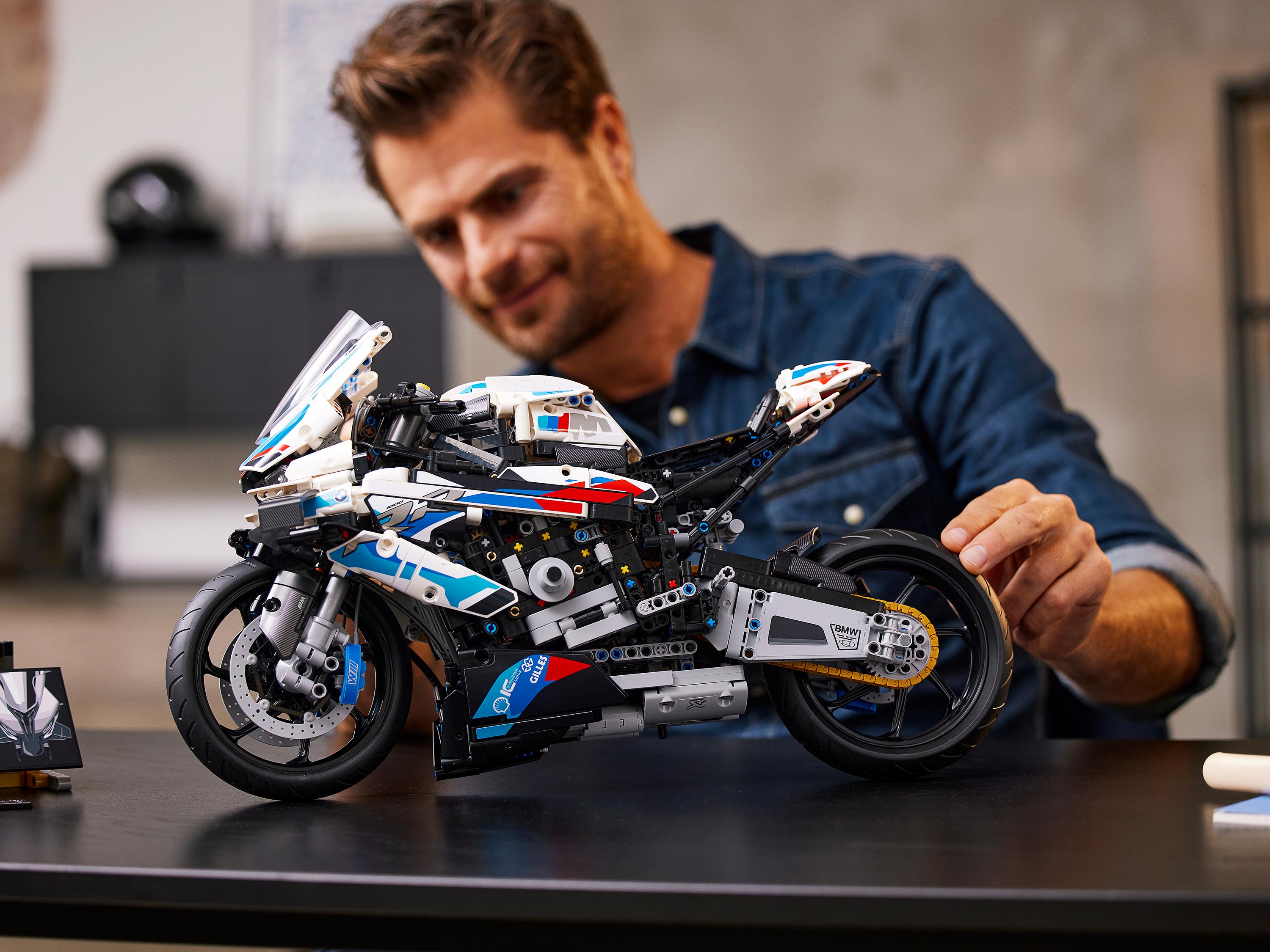 Конструктор LEGO Technic Мотоцикл BMW M блочный - фото 13