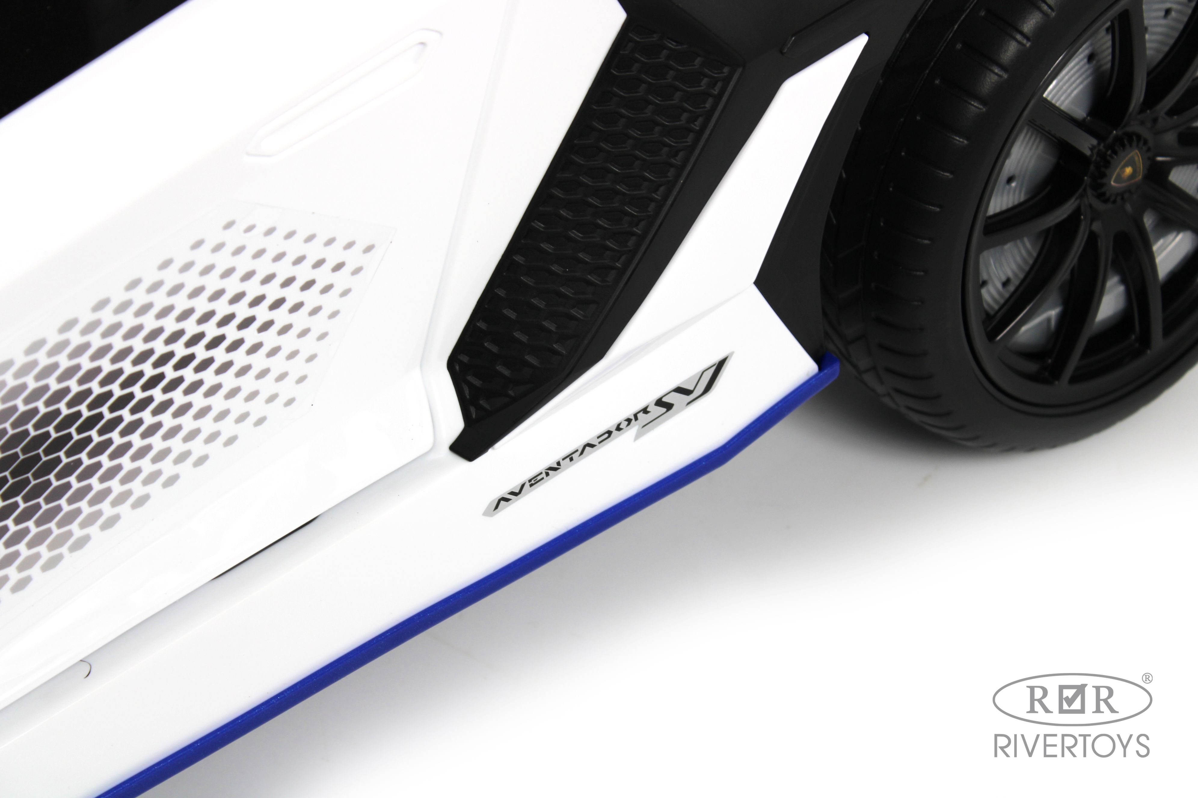 Электромобиль RIVERTOYS K888PX-WHITE С пультом ДУ - фото 14