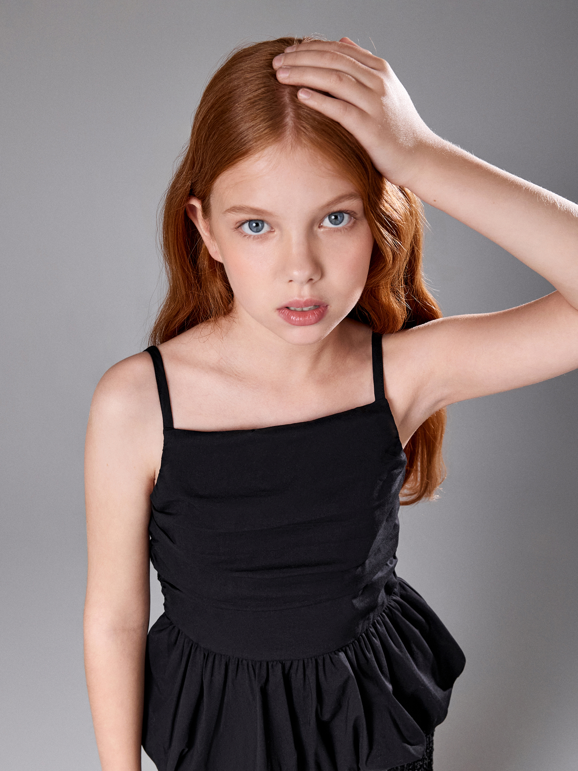 Изображение товара Праздничная блузка для девочки Acoola 164 с пышной баской и регулируемыми бретелями